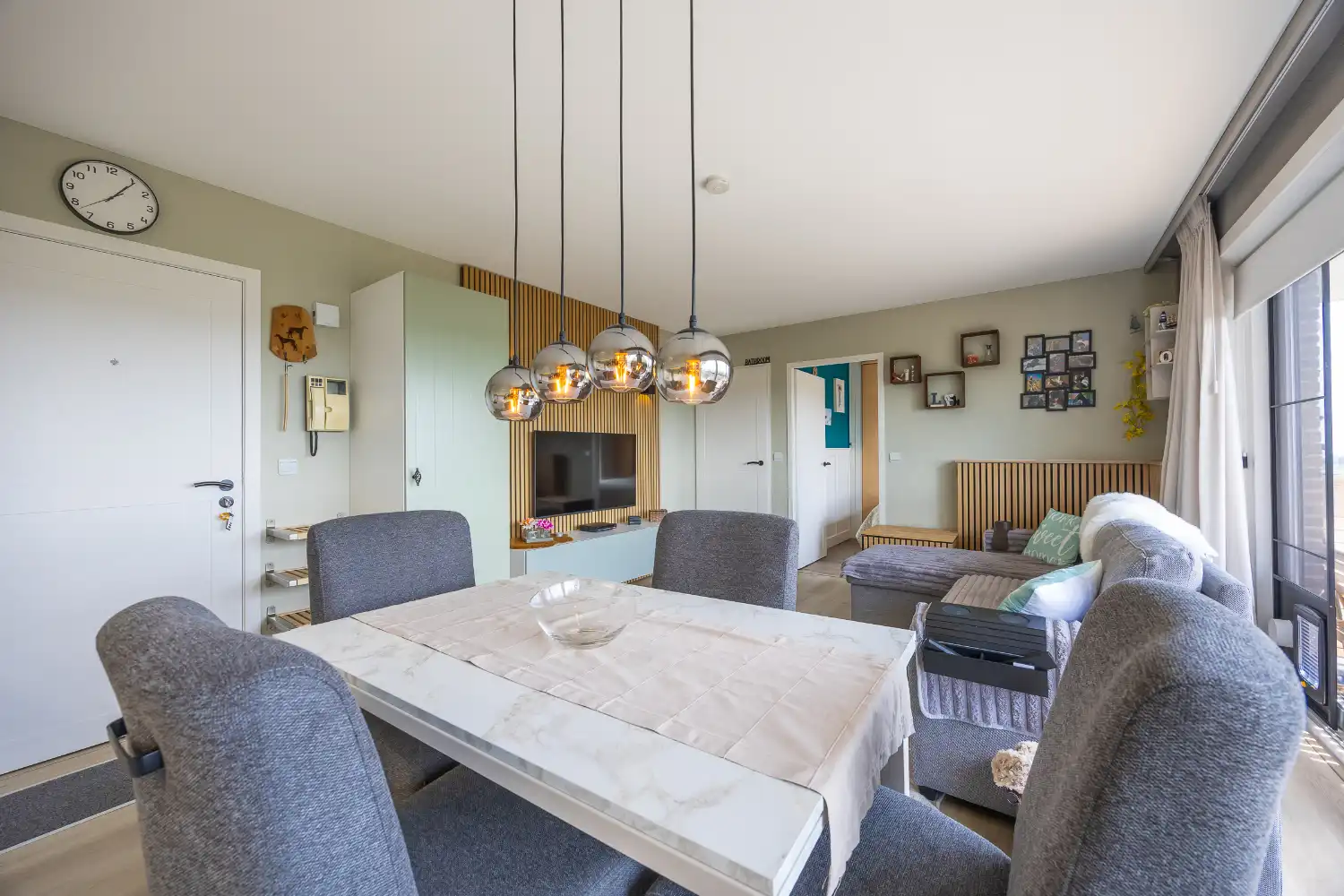 Prachtig gerenoveerd 1-slaapkamerappartement met zongericht terras en prachtig open uitzicht foto 4
