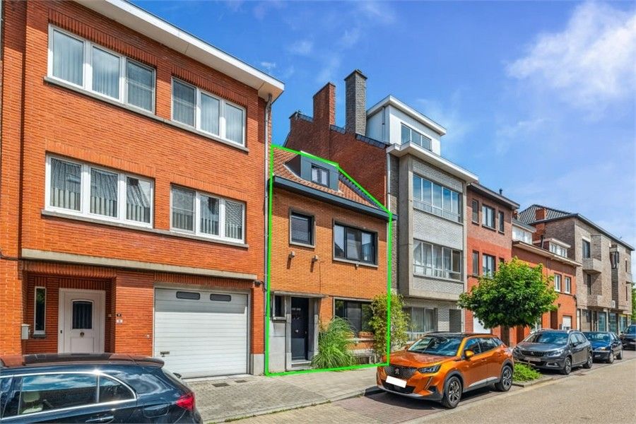 KNUSSE GEZINSWONING MET GEZELLIGE STADSTUIN IN HASSELT foto 2