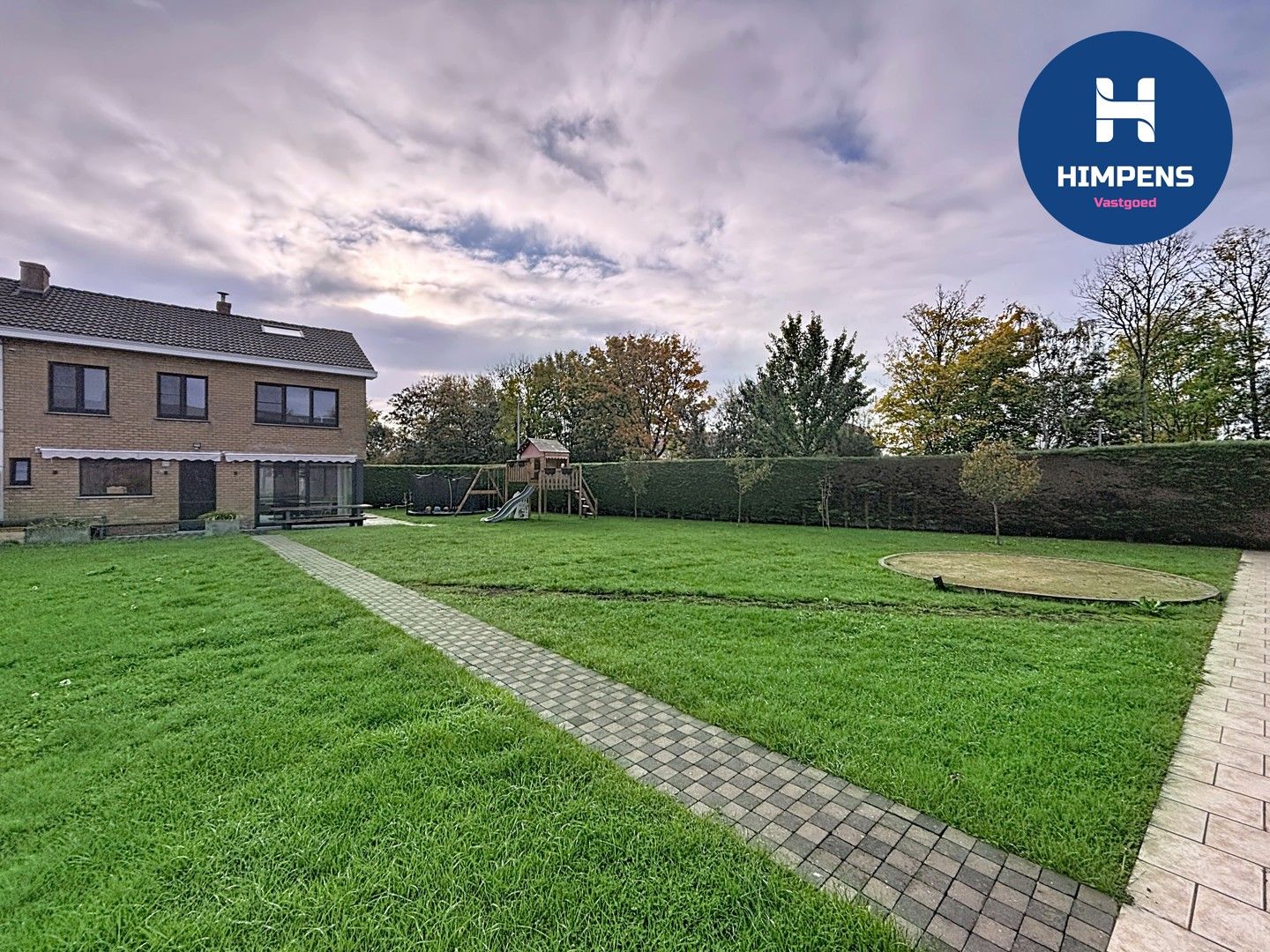 Te koop: ruime gezinswoning met prachtige zongerichte tuin in Veurne foto 8