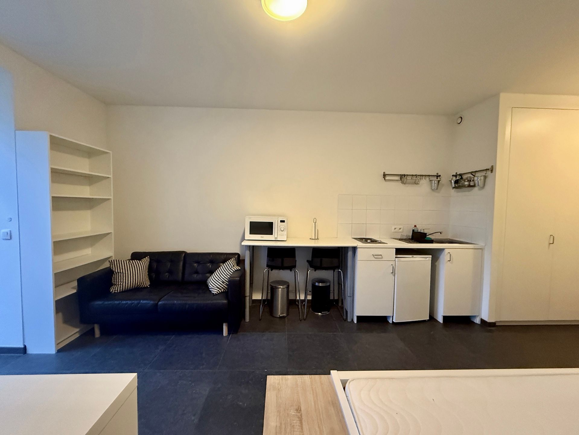 Vernieuwde studio met parking in centrum Leuven foto 12