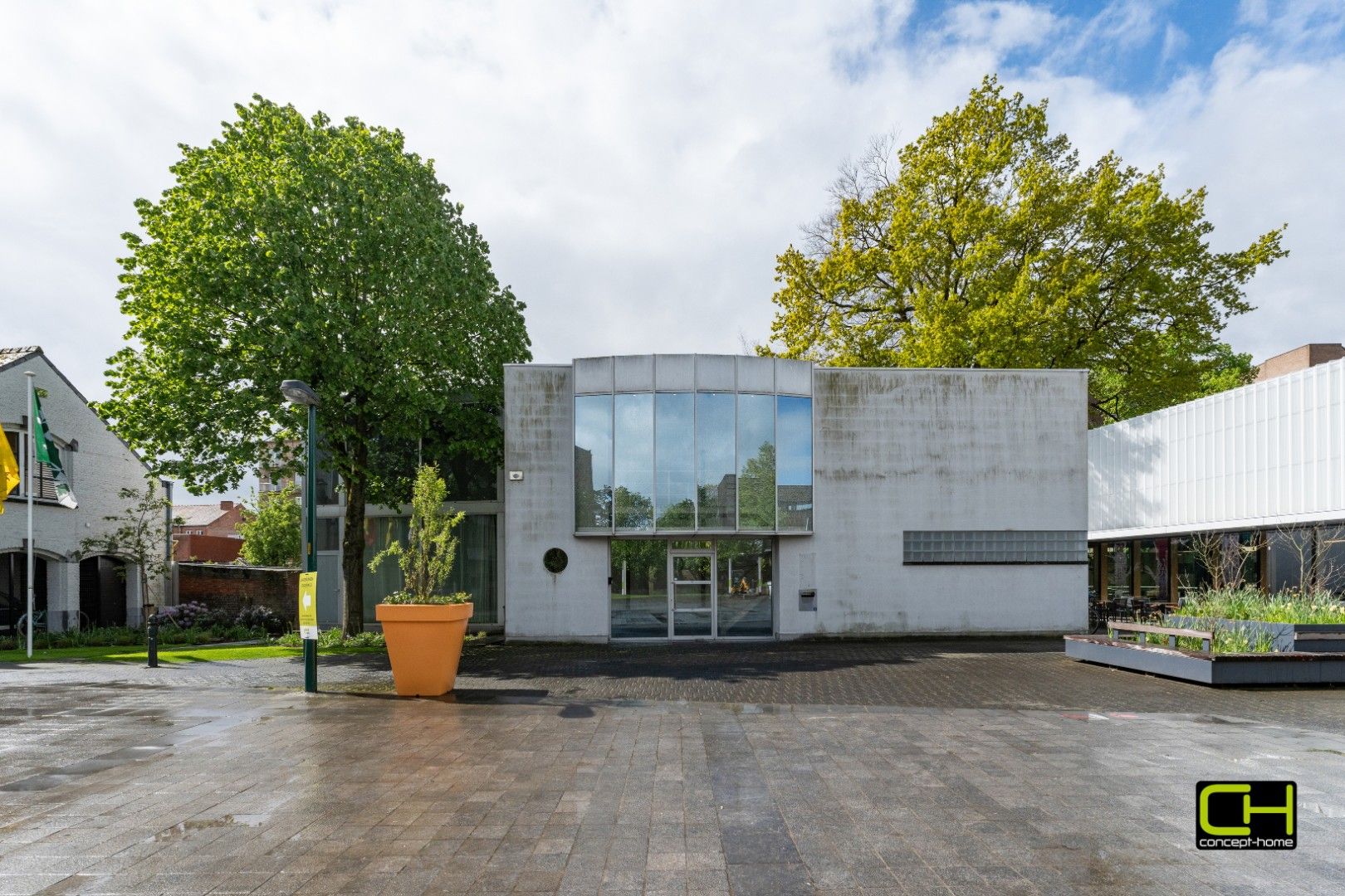 Bedrijfsgebouw te koop in Eeklo foto {{pictureIndex}}