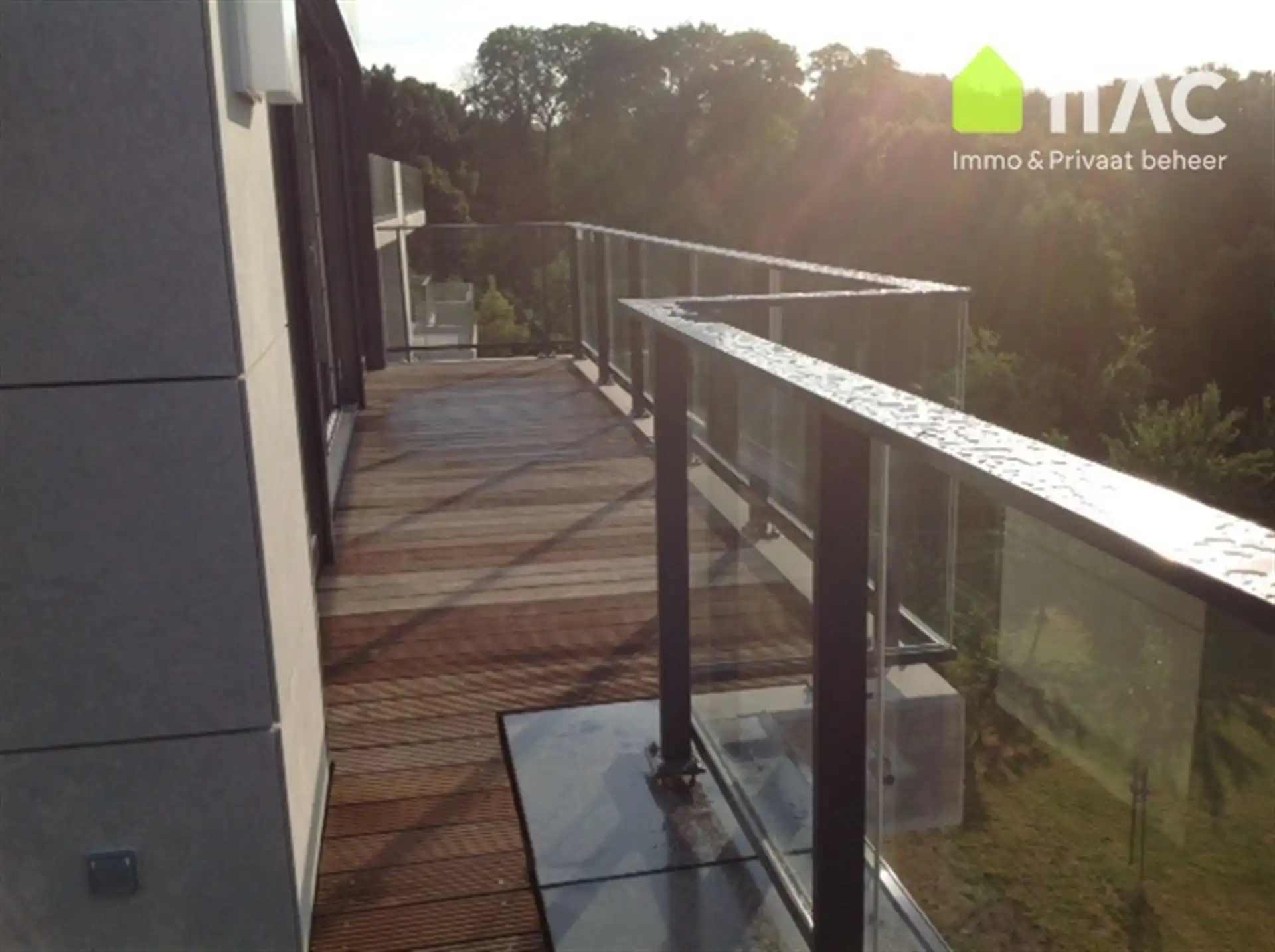 Lichtrijk penthouse appartement met ruim terras foto 12