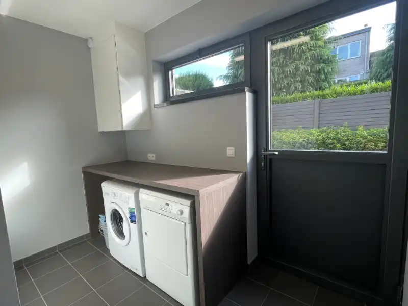 Woning met garage, fietsenberging en ruim terras foto 10