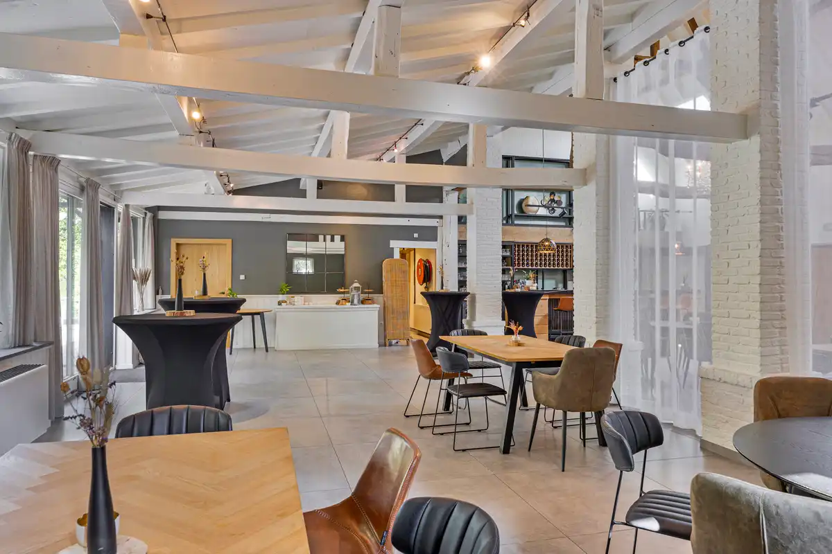 Exclusieve kans: Charmante vierkantshoeve te Diepenbeek – veelzijdige handelszaak met karakter foto 5