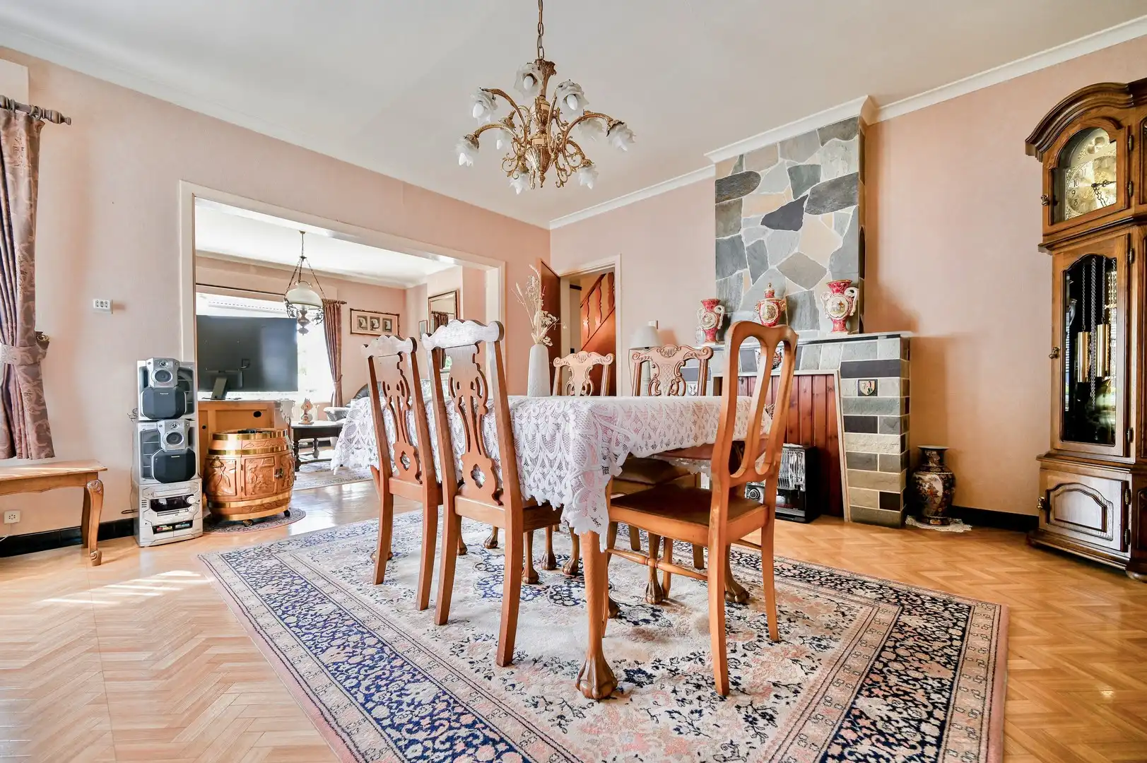 Charmante en authentieke woning met ruime tuin foto 7