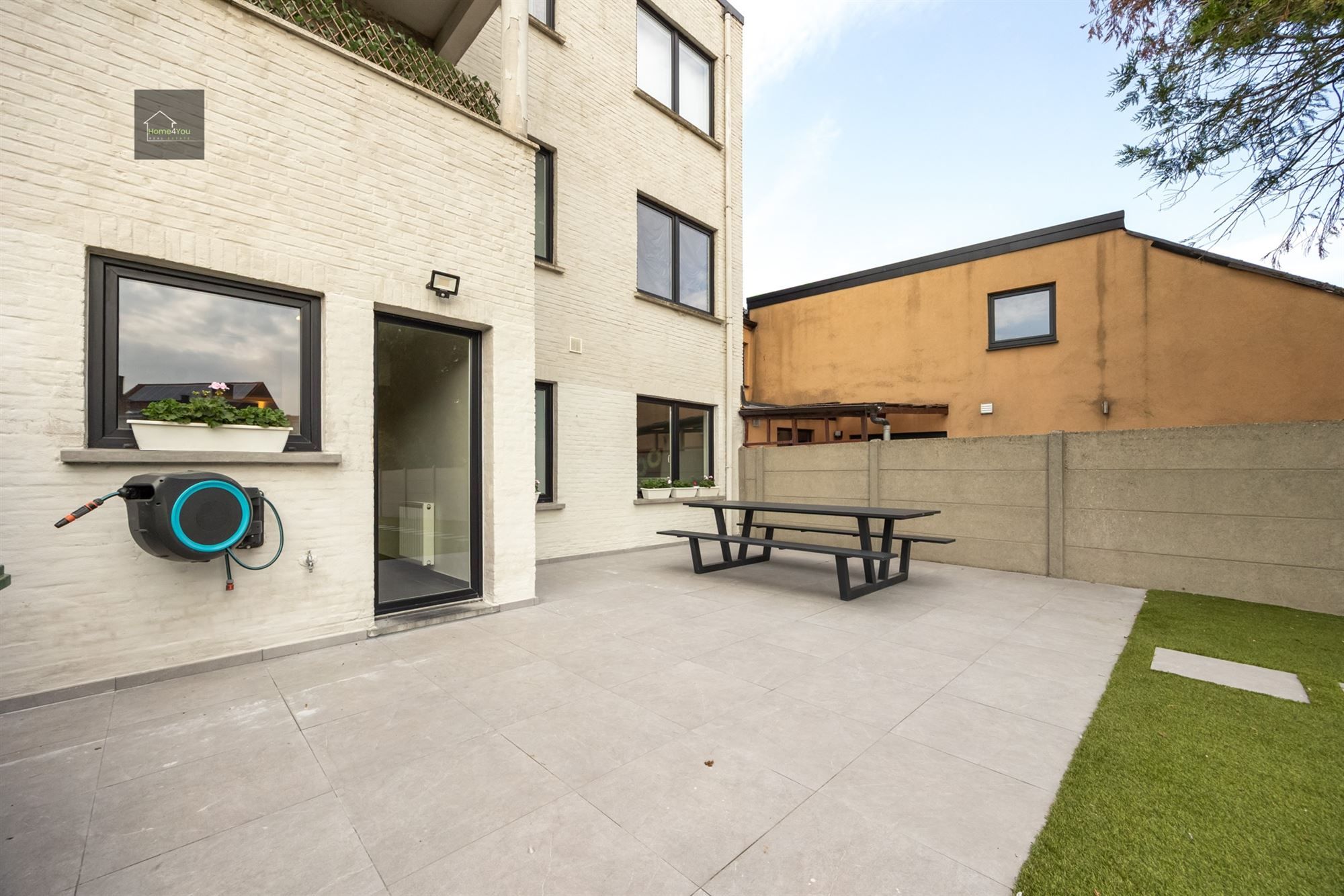 Gelijkvloers appartement met zeer grote tuin foto 13