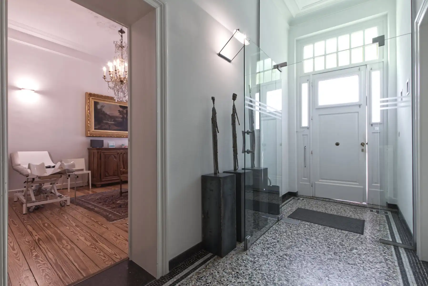 KANTOOR - 8 BURELEN - 16 tot 20 WERKPLAATSEN - PARKING MOG. foto 4