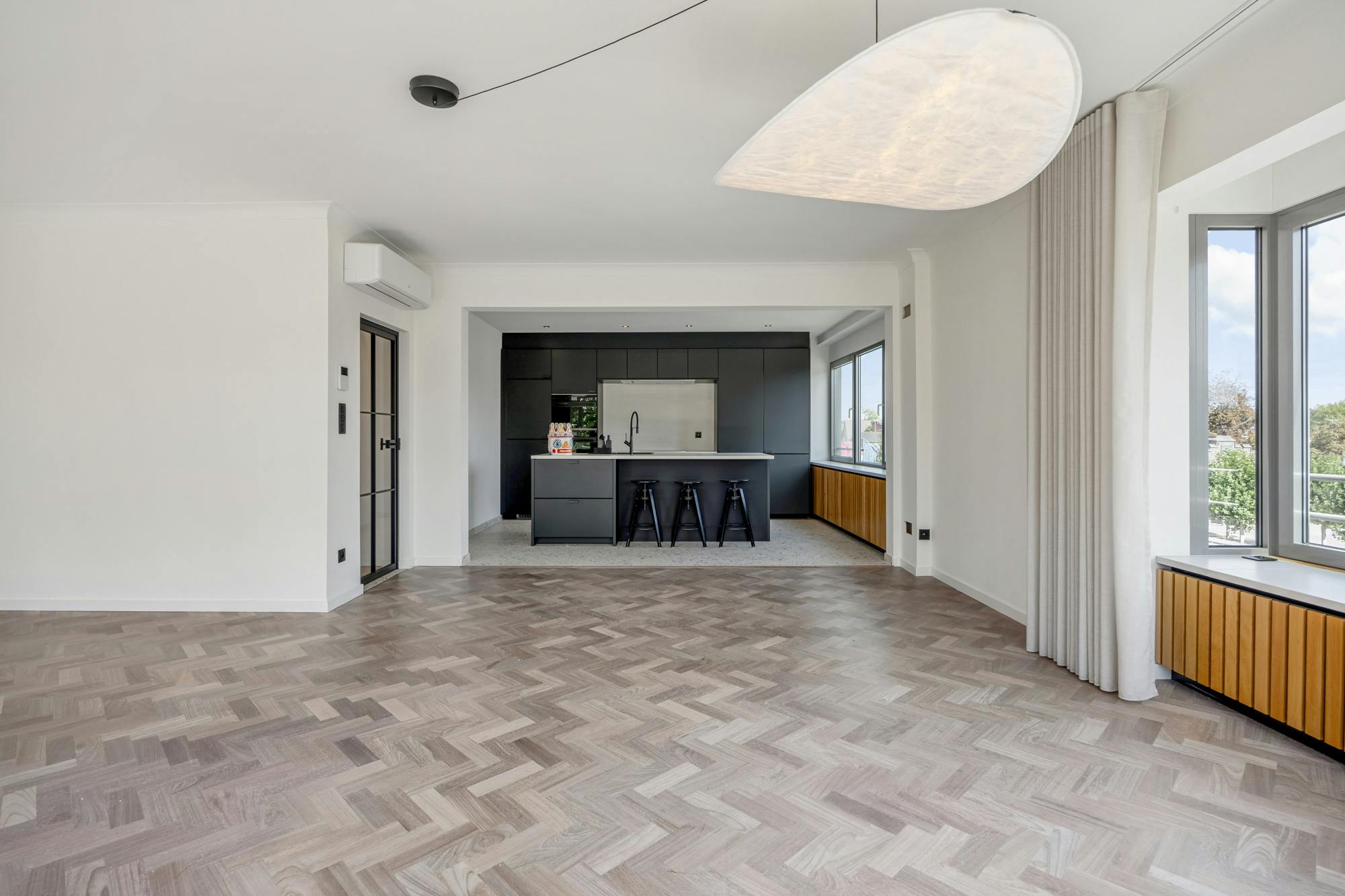 Gerenoveerd appartement met 3 slaapkamers centrum Hasselt foto {{pictureIndex}}