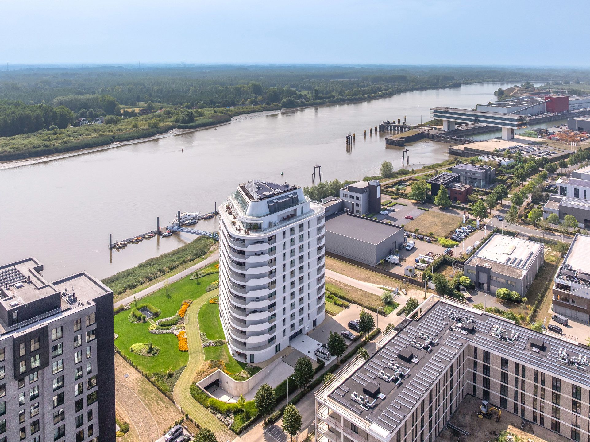 Luxe appartement met  groot terras en fenomenaal uitzicht foto 2