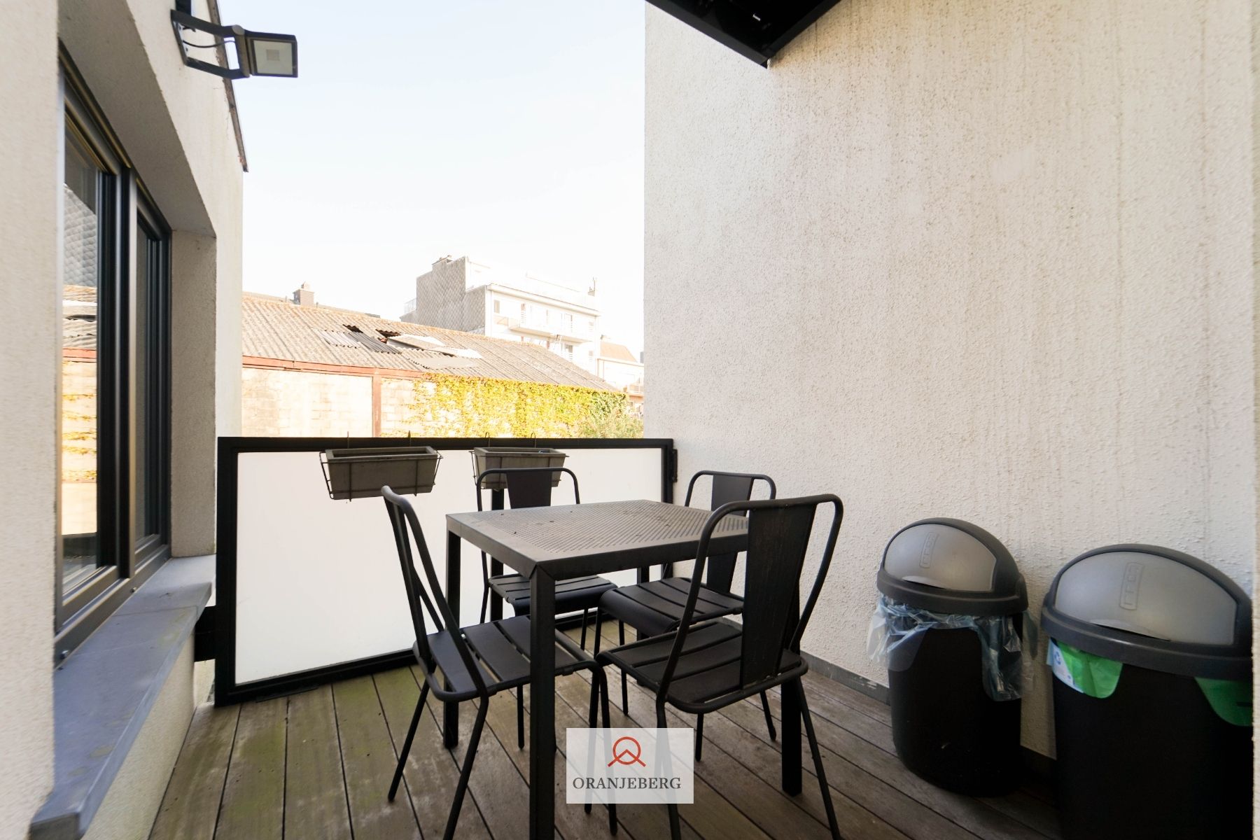 Lichtrijk en gerenoveerd 2 slpk appartement met terras foto 22