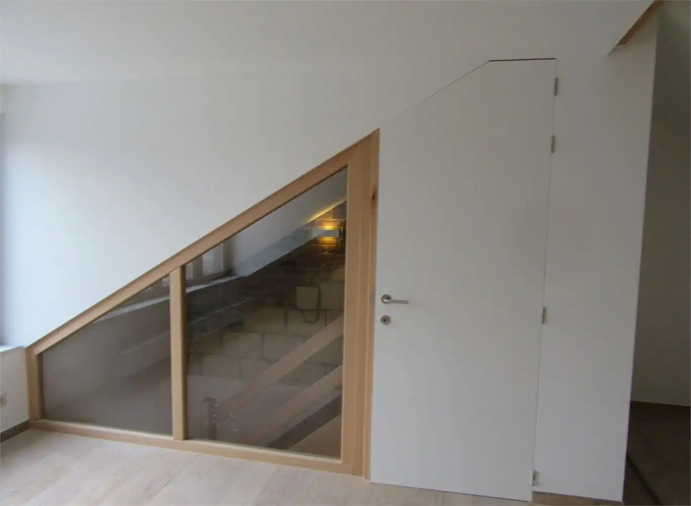 Rijwoning met modern interieur foto 14
