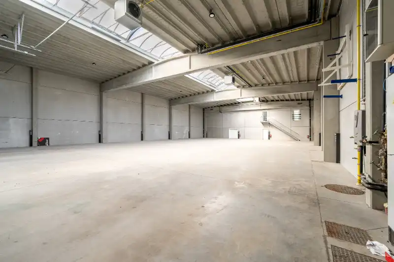 Moderne bedrijfsruimte met kantoren, showroom en loods in Bellegem (bedrijventerrein Emdeka) foto 15