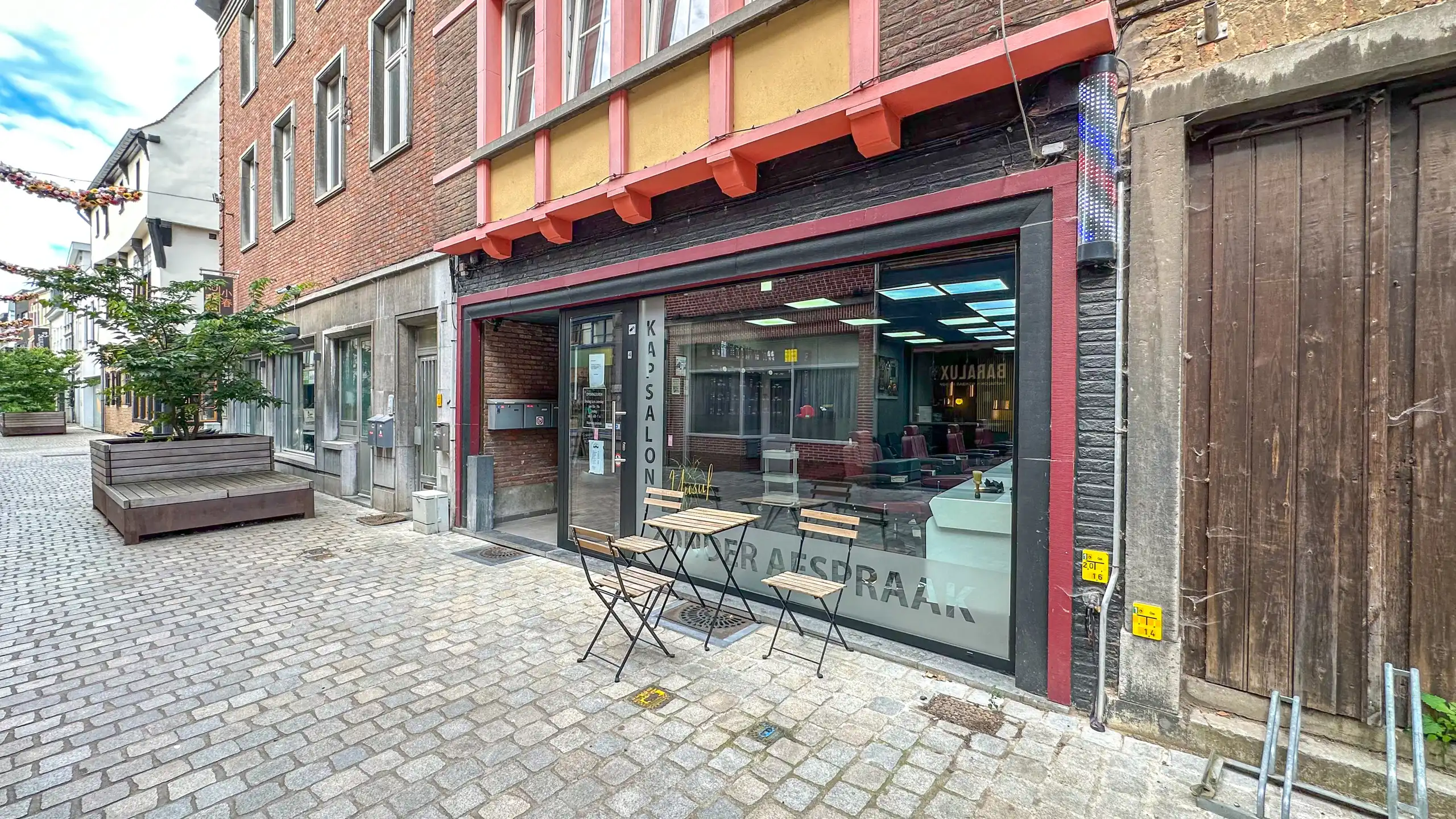 Vernieuwde Kapperszaak op topligging in het Hart van Diest! foto {{pictureIndex}}