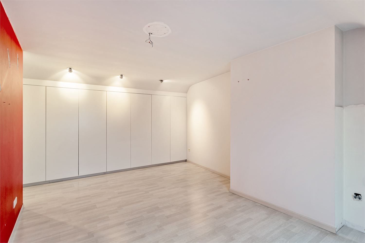 DAKAPPARTEMENT MET 1 SLAAPKAMER, FIJNE WOONKAMER EN AUTOSTAANPLAATS foto 32