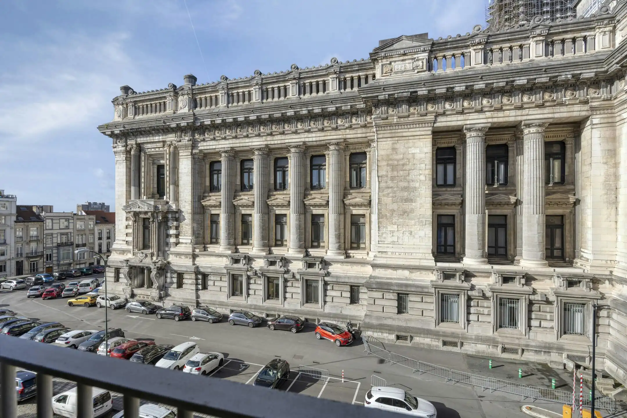 Te koop: lichtrijk 2slpk appt vlakbij Place Poelaert foto 2