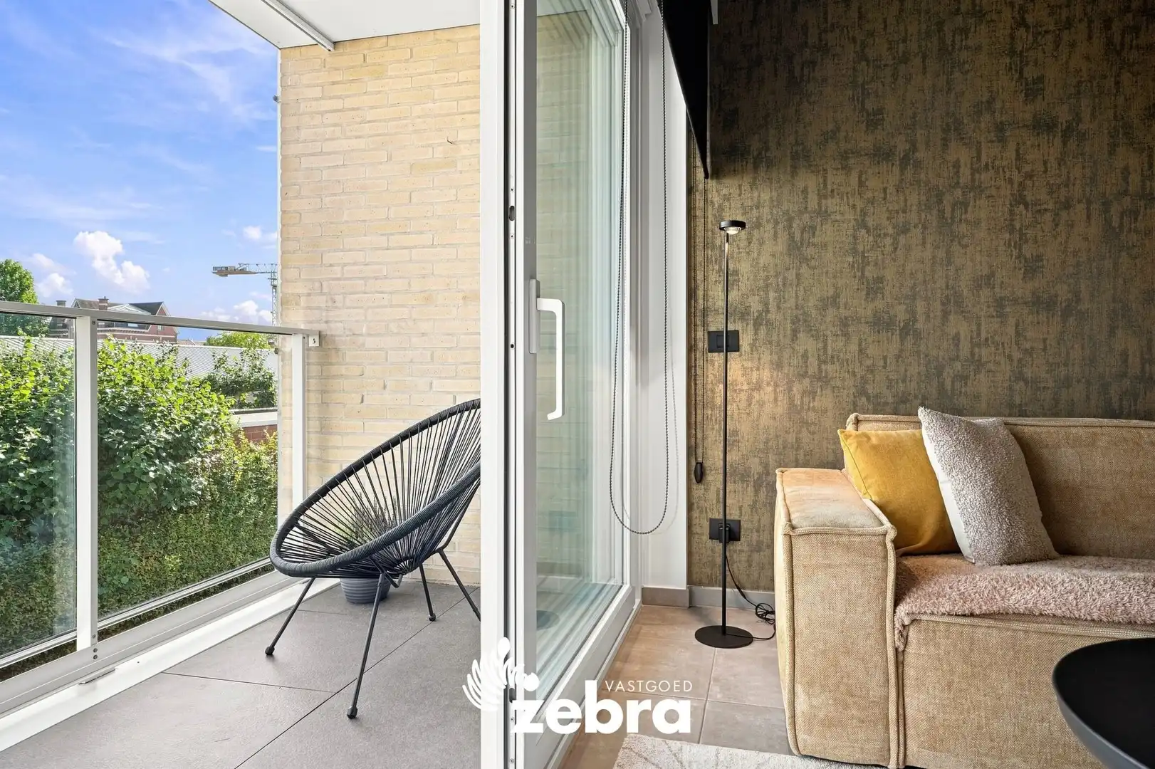 Lichtrijke bel-etage met terras en ruime garage in Assebroek! foto 5