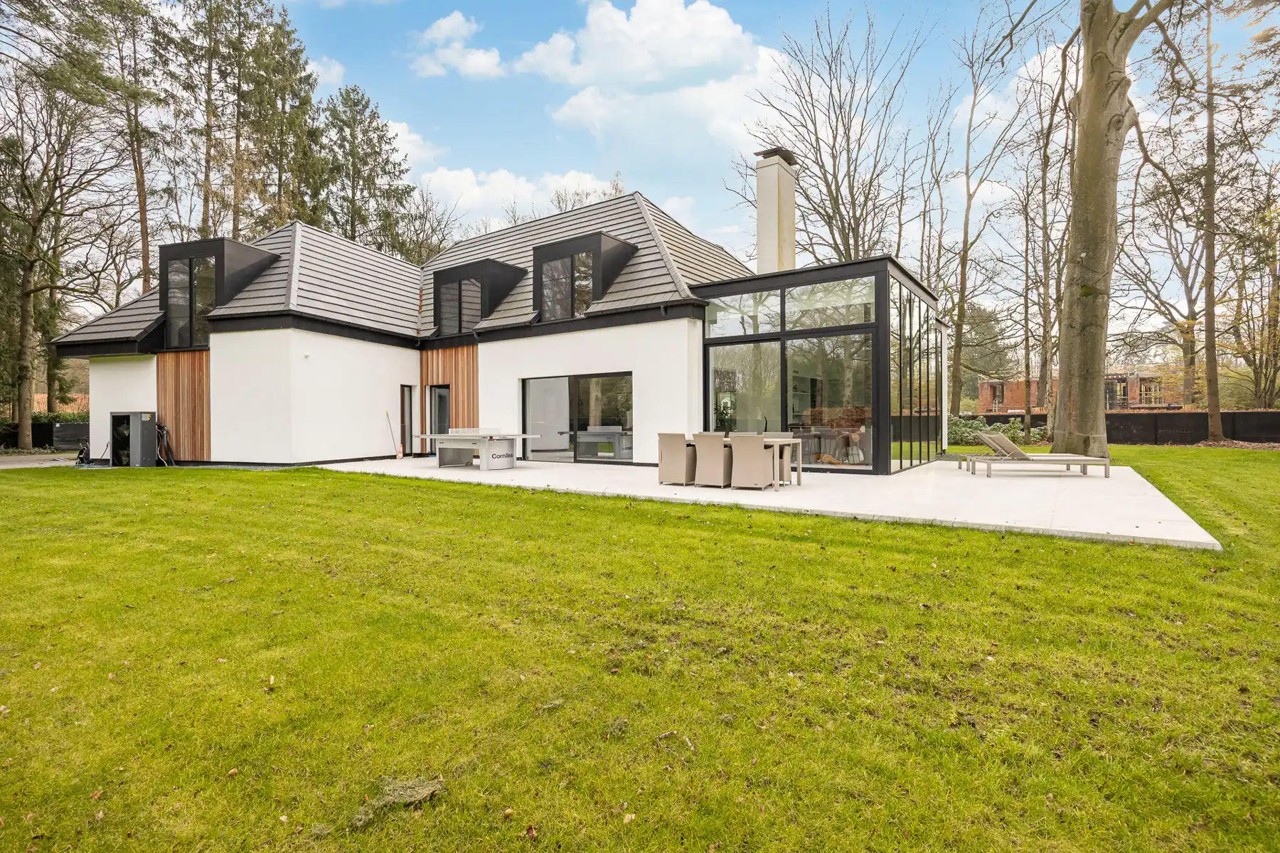 Luxueuze vernieuwbouwvilla met high-end afwerking foto 2