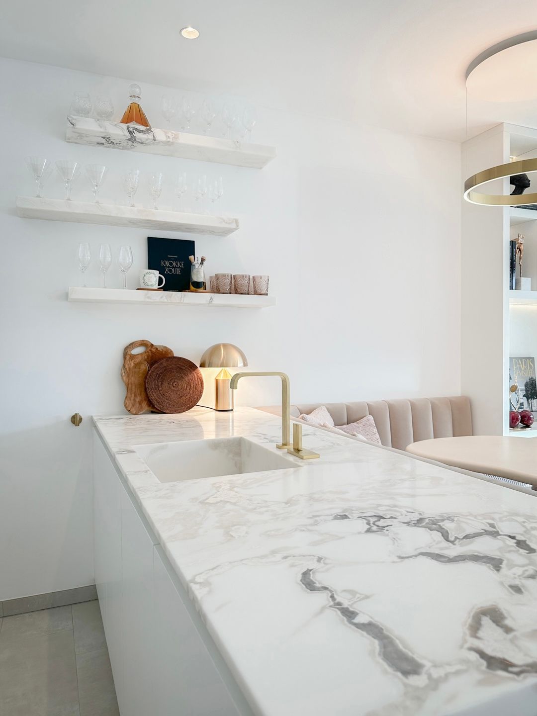 Subliem nieuwbouwappartement in het Zoute met zonnig terras foto 10