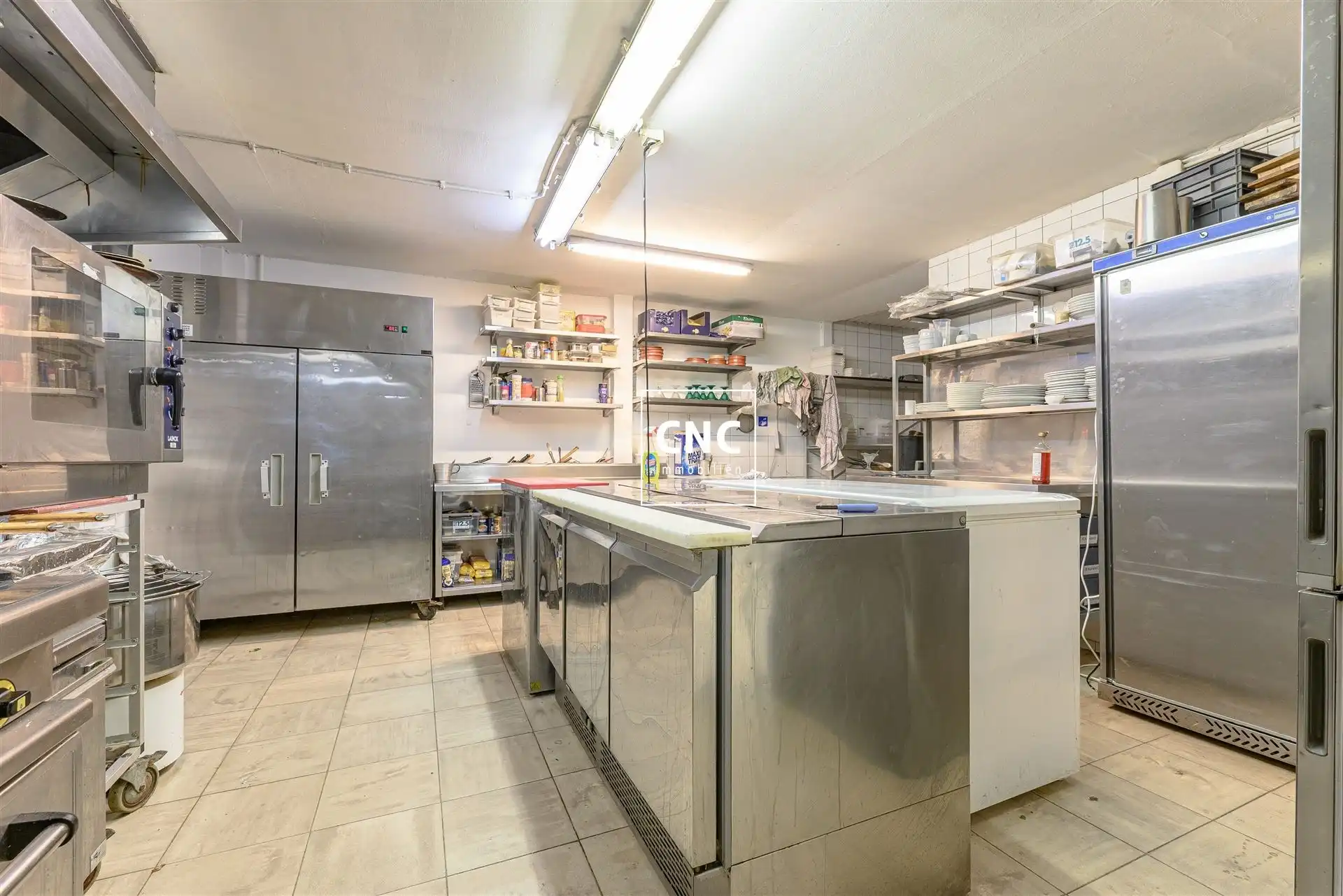 Zeer ruim en instapklaar handelspand aan Zeedijk-Heist foto 18