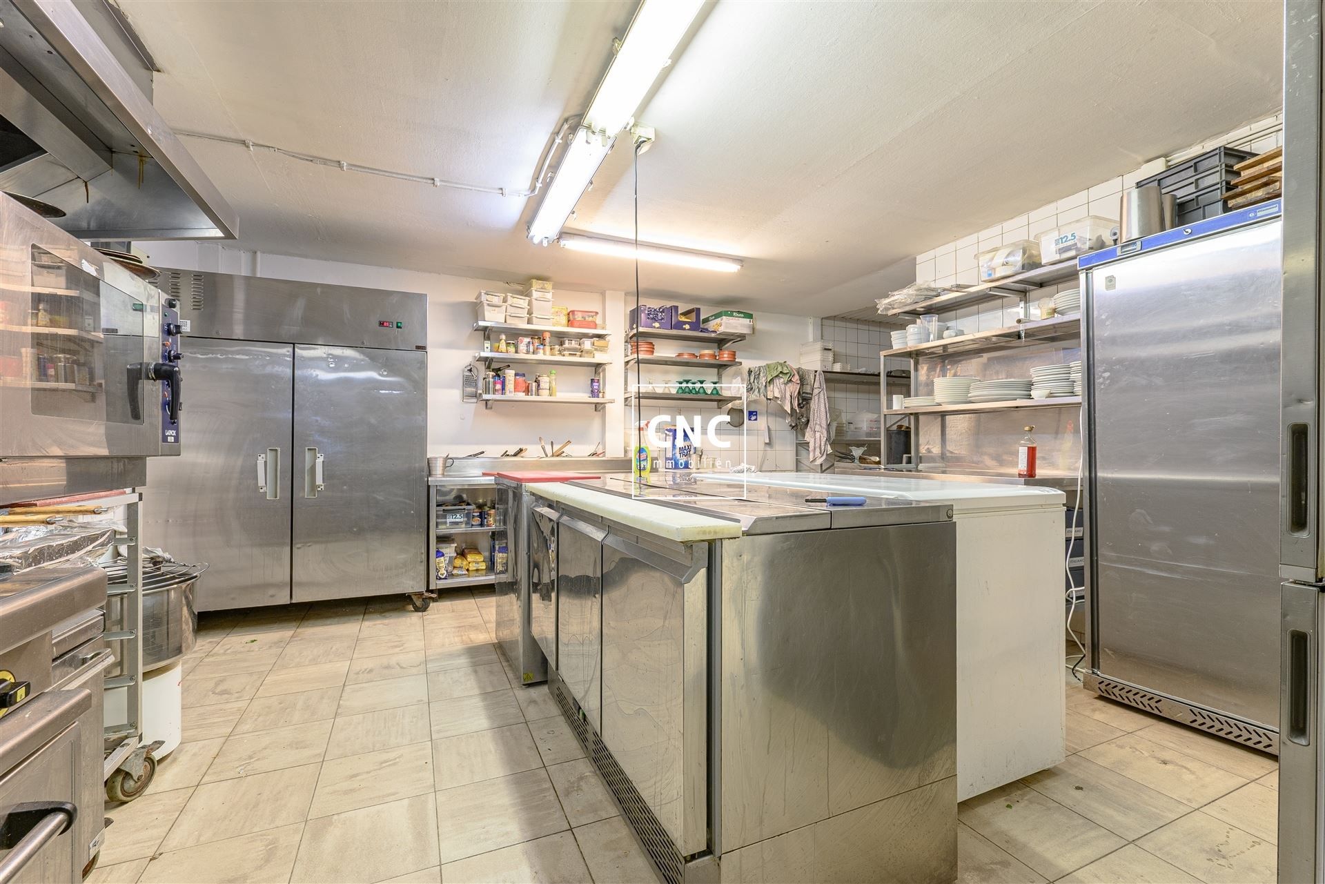 Zeer ruim en instapklaar handelspand aan Zeedijk-Heist foto 18