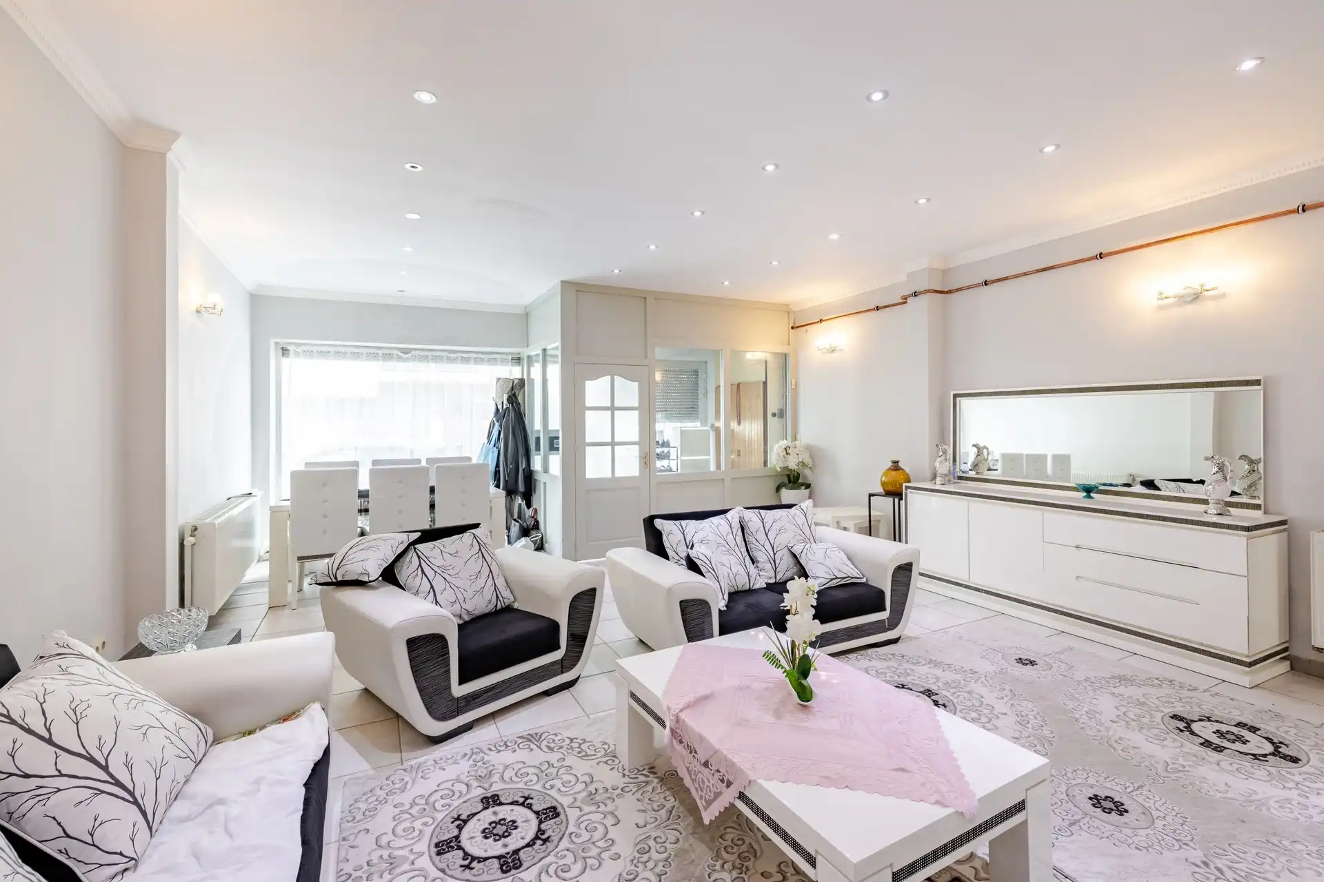 Ruime stadswoning met 3 slaapkamers, 2 keukens, 2 badkamers en ruime stadstuin foto 3