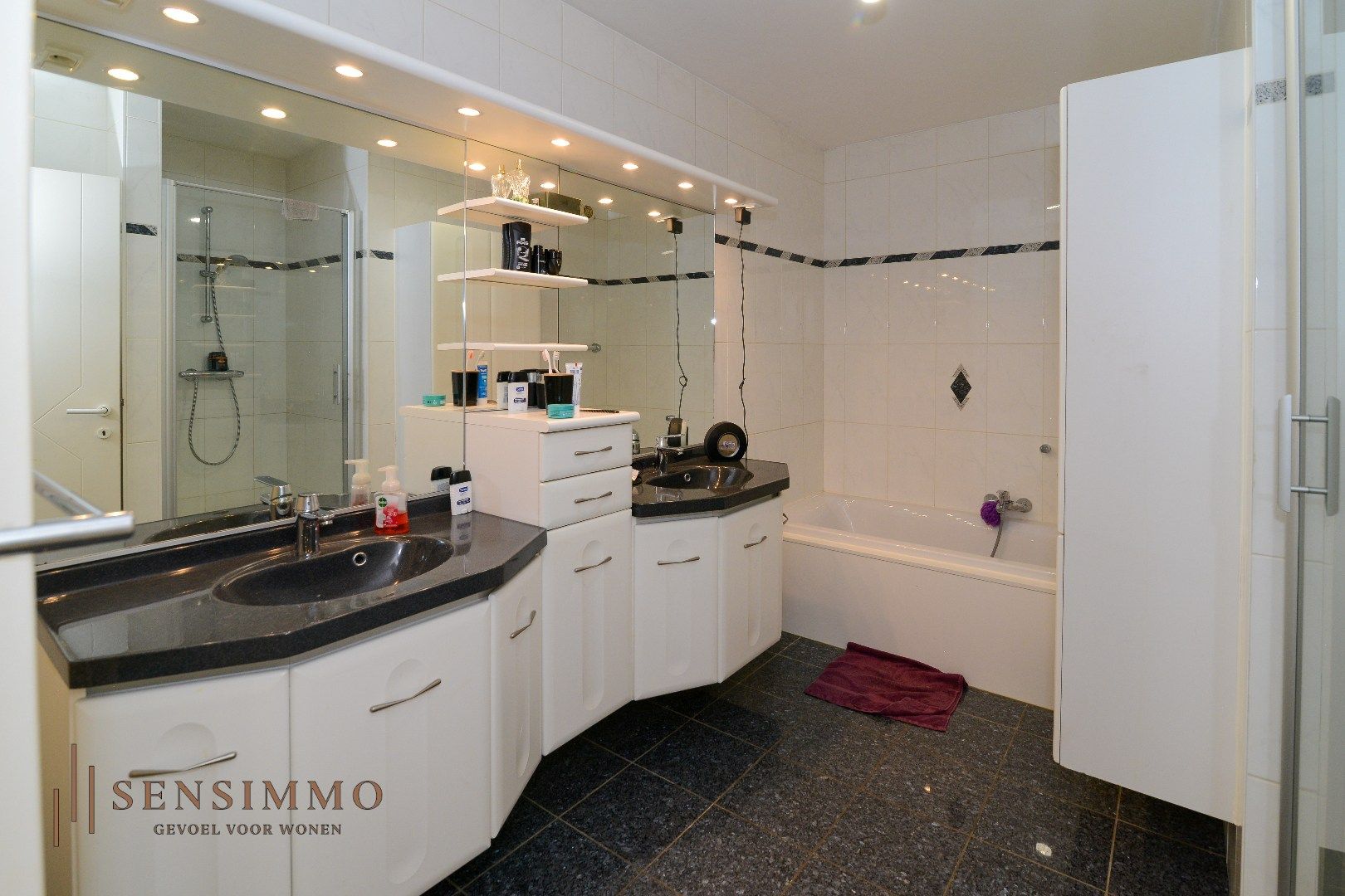 INVESTEERDERSOPPORTUNITEIT - GEBOUW MET TOONZAAL + 4 APPARTEMENTEN + MAGAZIJN + GARAGEBOXEN + BOUWGROND foto 30