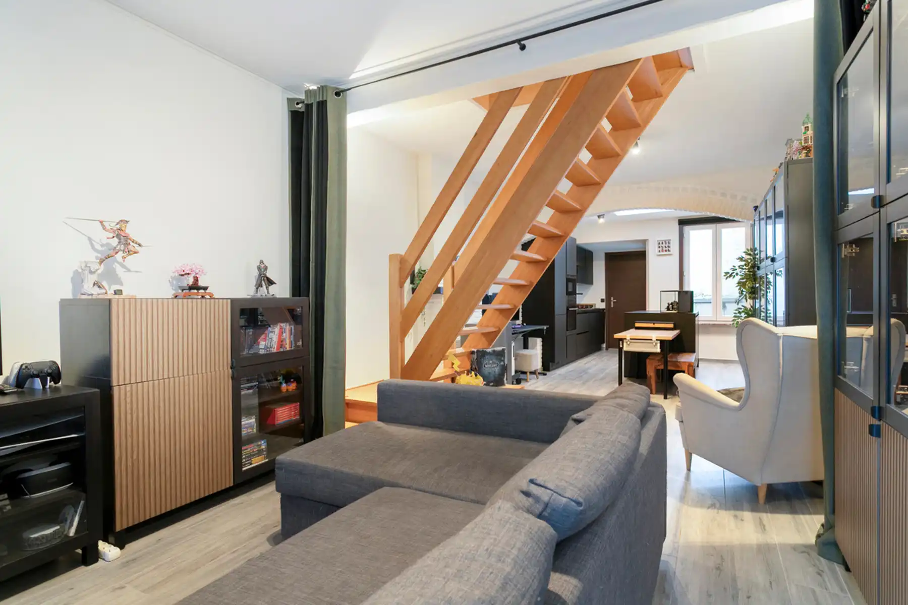 Gerenoveerde rijwoning met 2 slaapkamers - WETTEREN foto {{pictureIndex}}