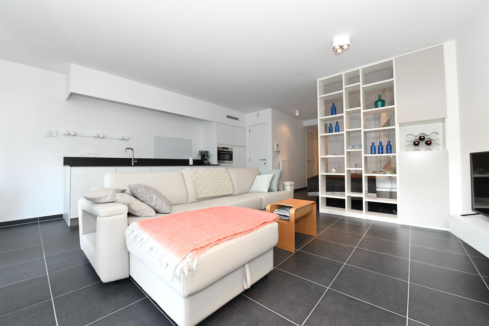 Modern appartement met zonnig terras op een zucht van het strand foto 2