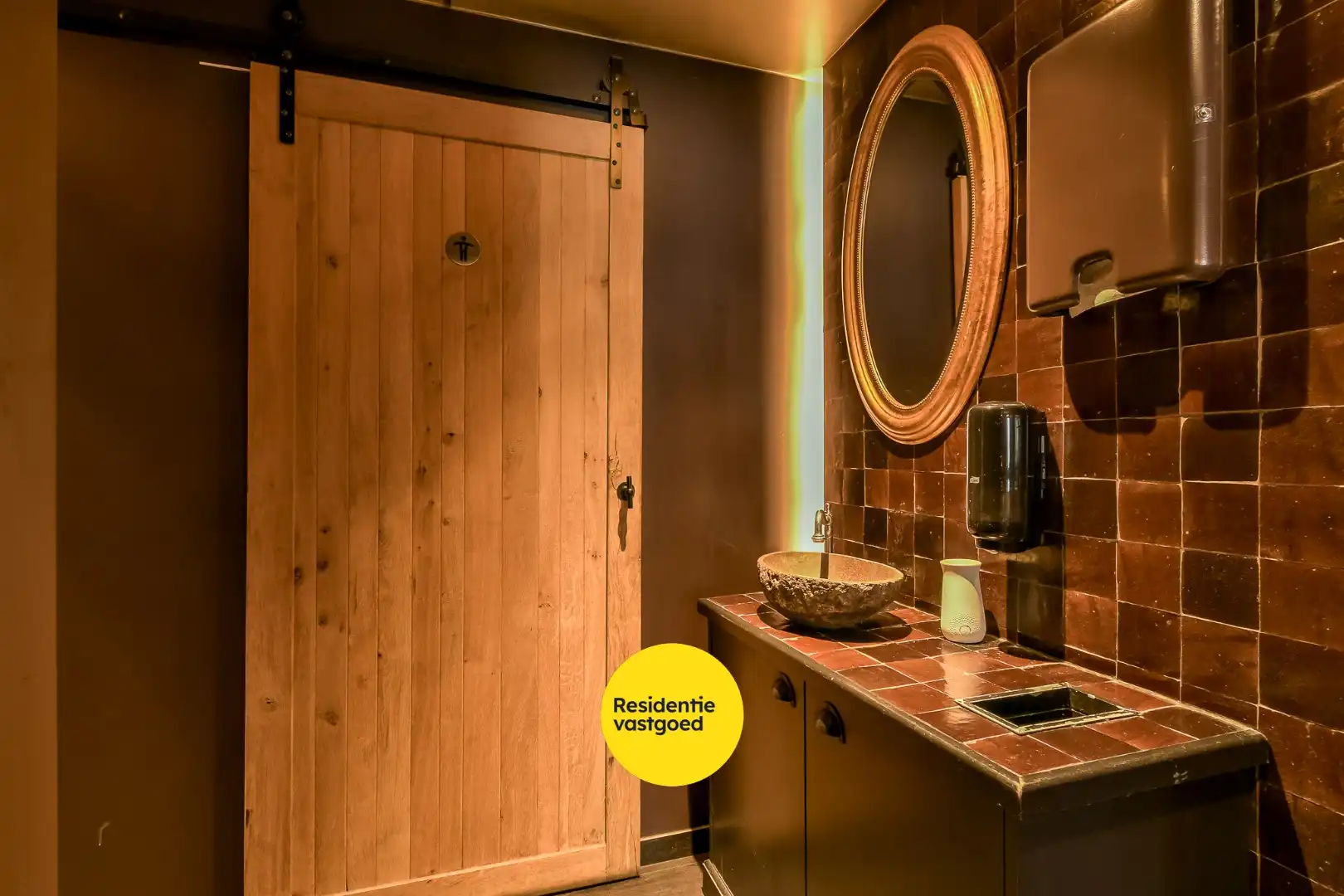 Multifunctionele eigendom met appartementen en handelszaken! foto 9