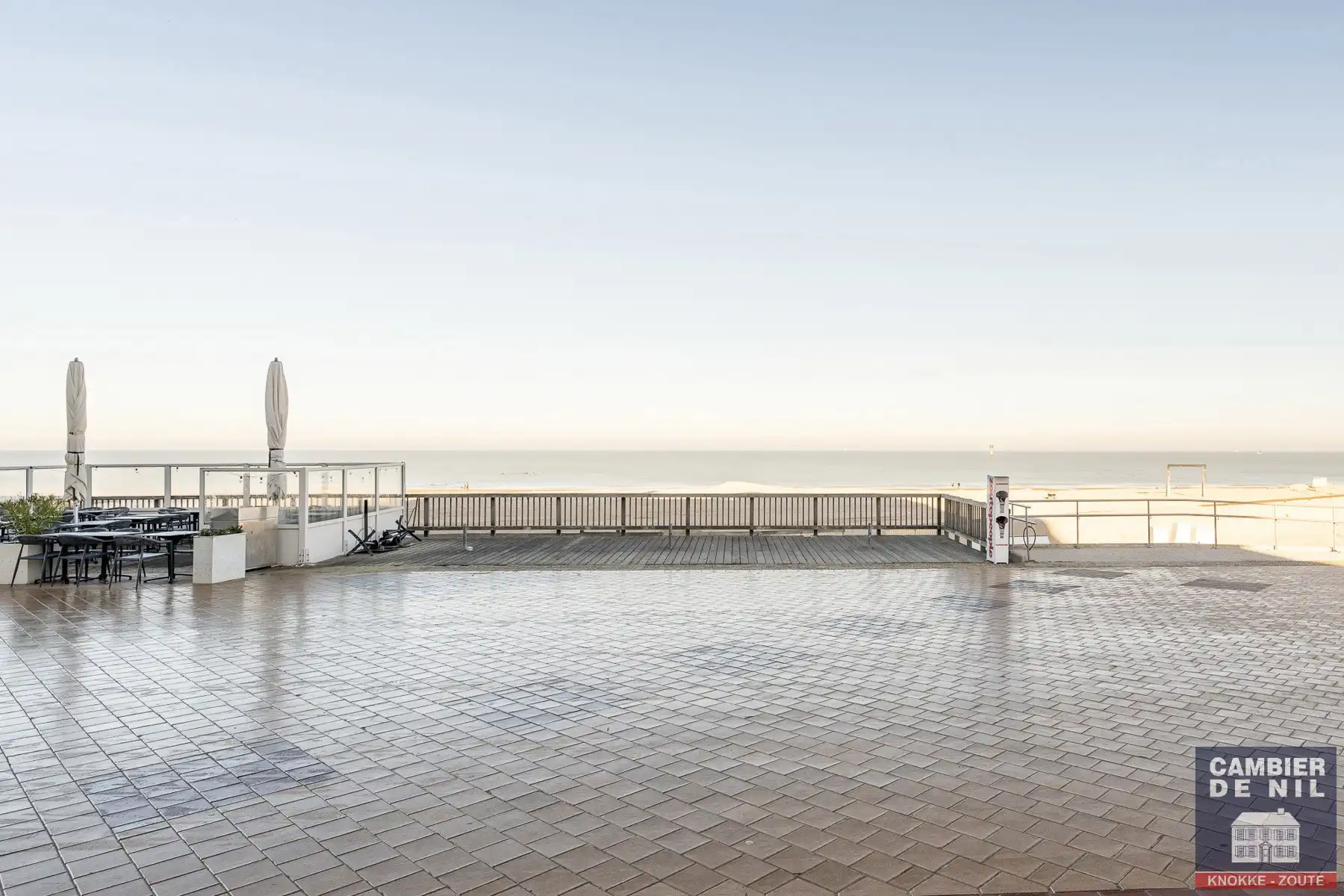 Horeca pand gelegen op een top locatie, op de hoek van de Zeedijk-Knokke en het Lichttorenplein! foto 9