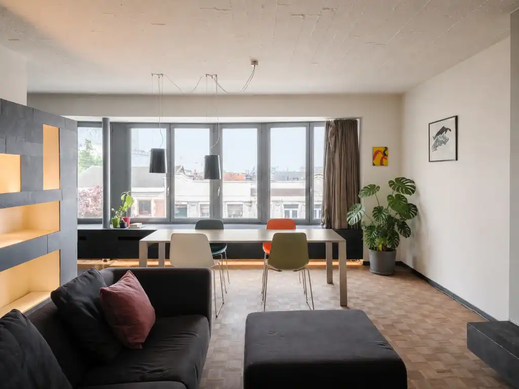 Ruim tweeslaapkamerappartement met verzicht nabij het Citadelpark en stadscentrum. foto {{pictureIndex}}