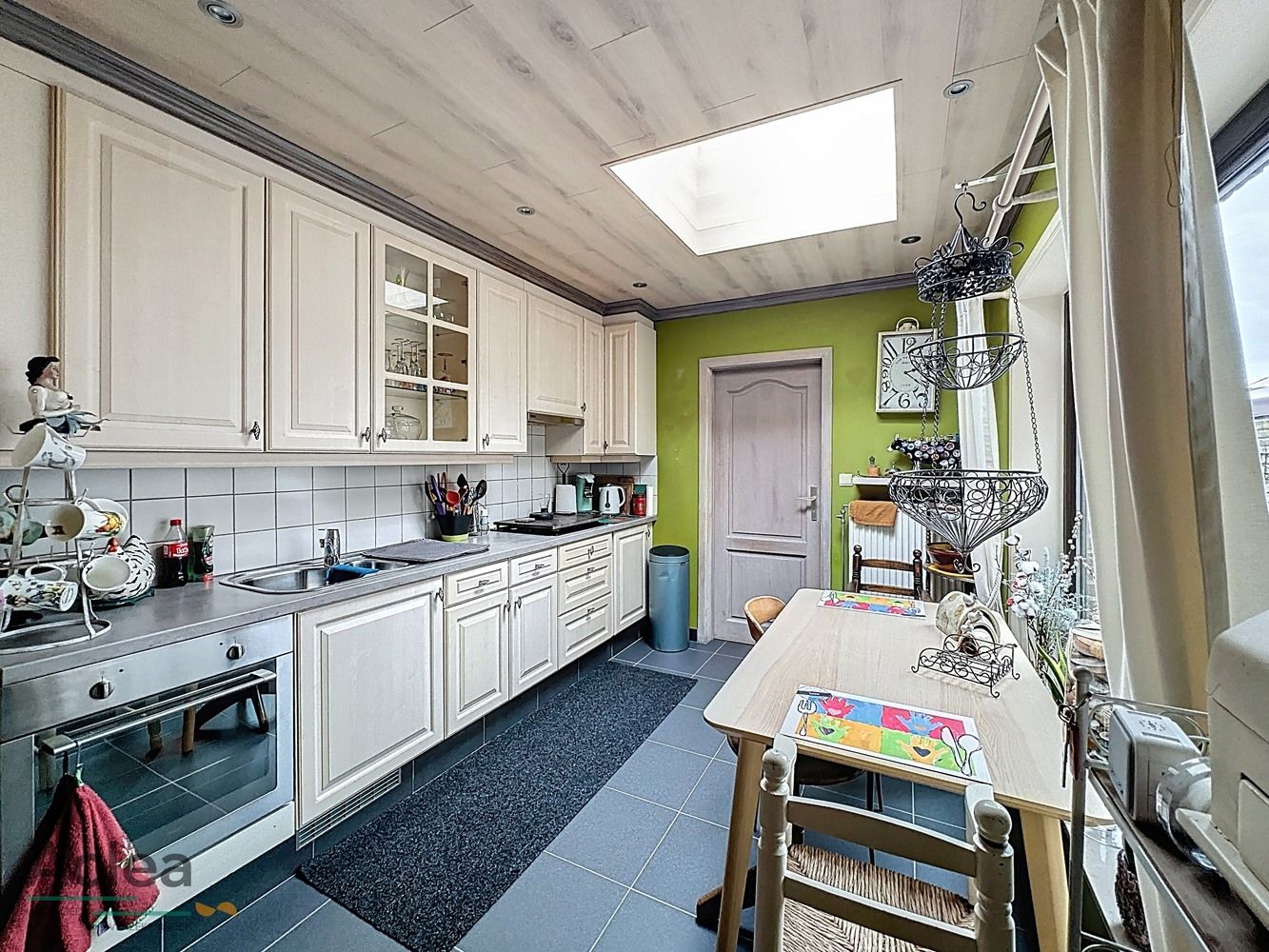 Charmante dorpswoning met 3 slpks en garage foto 4