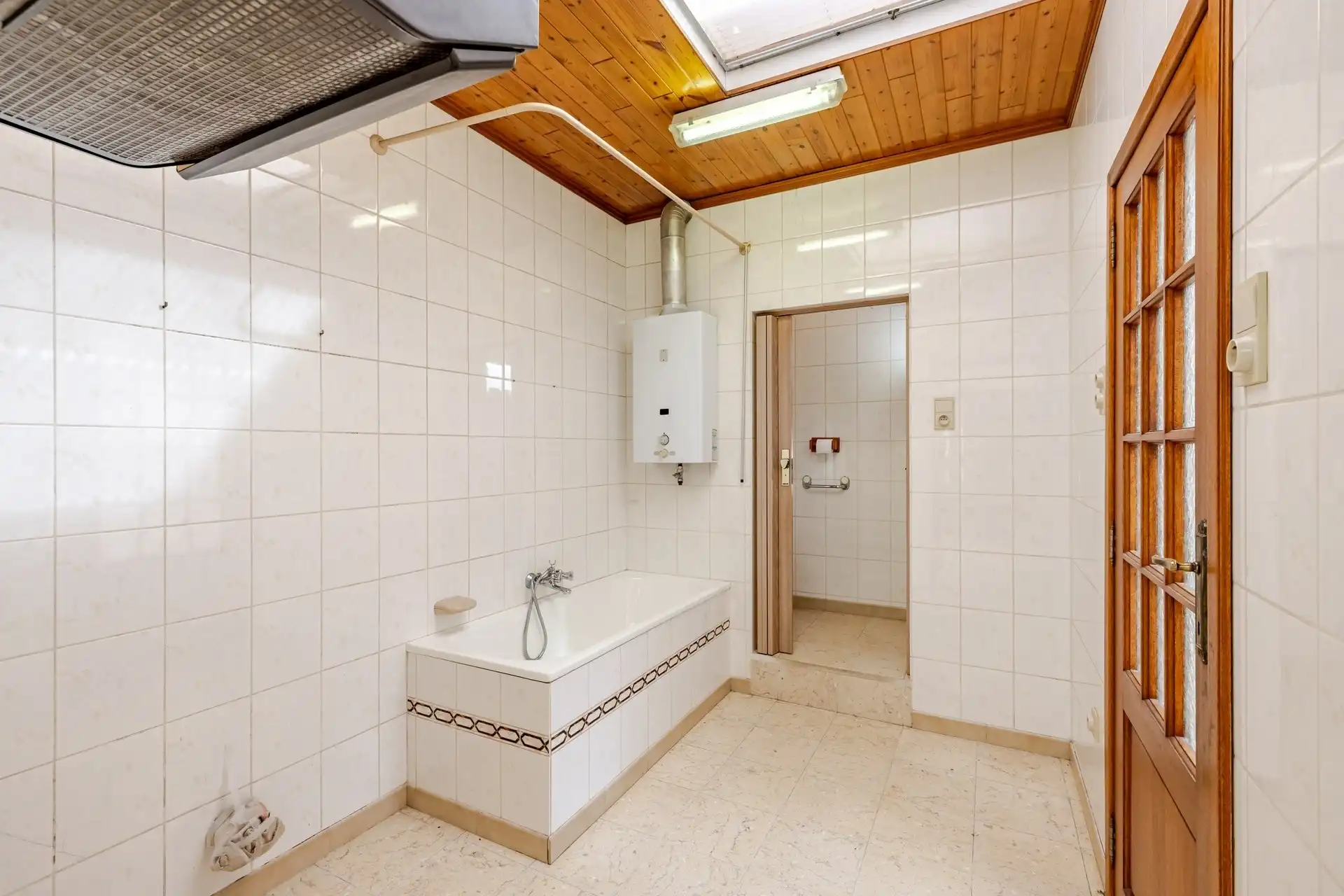Ruime gezinswoning met 4 slaapkamers, tuin en garage in Wetteren foto 9