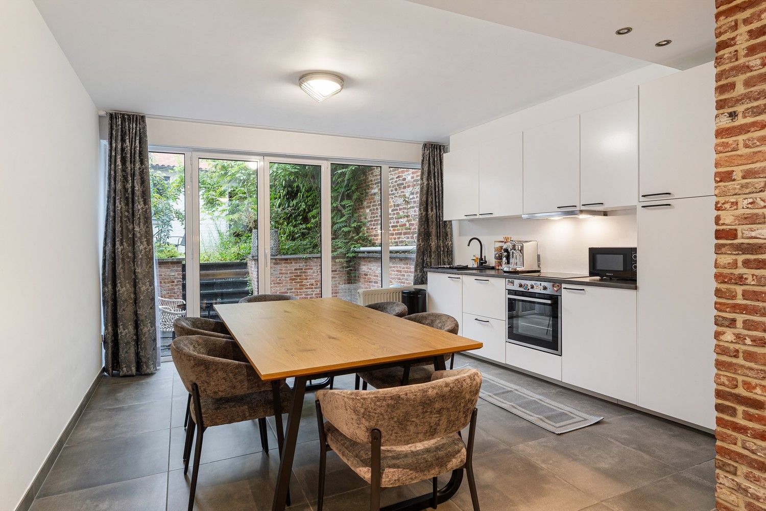 Charmant appartementsgebouw op toplocatie in het centrum van Sint-Truiden foto 4