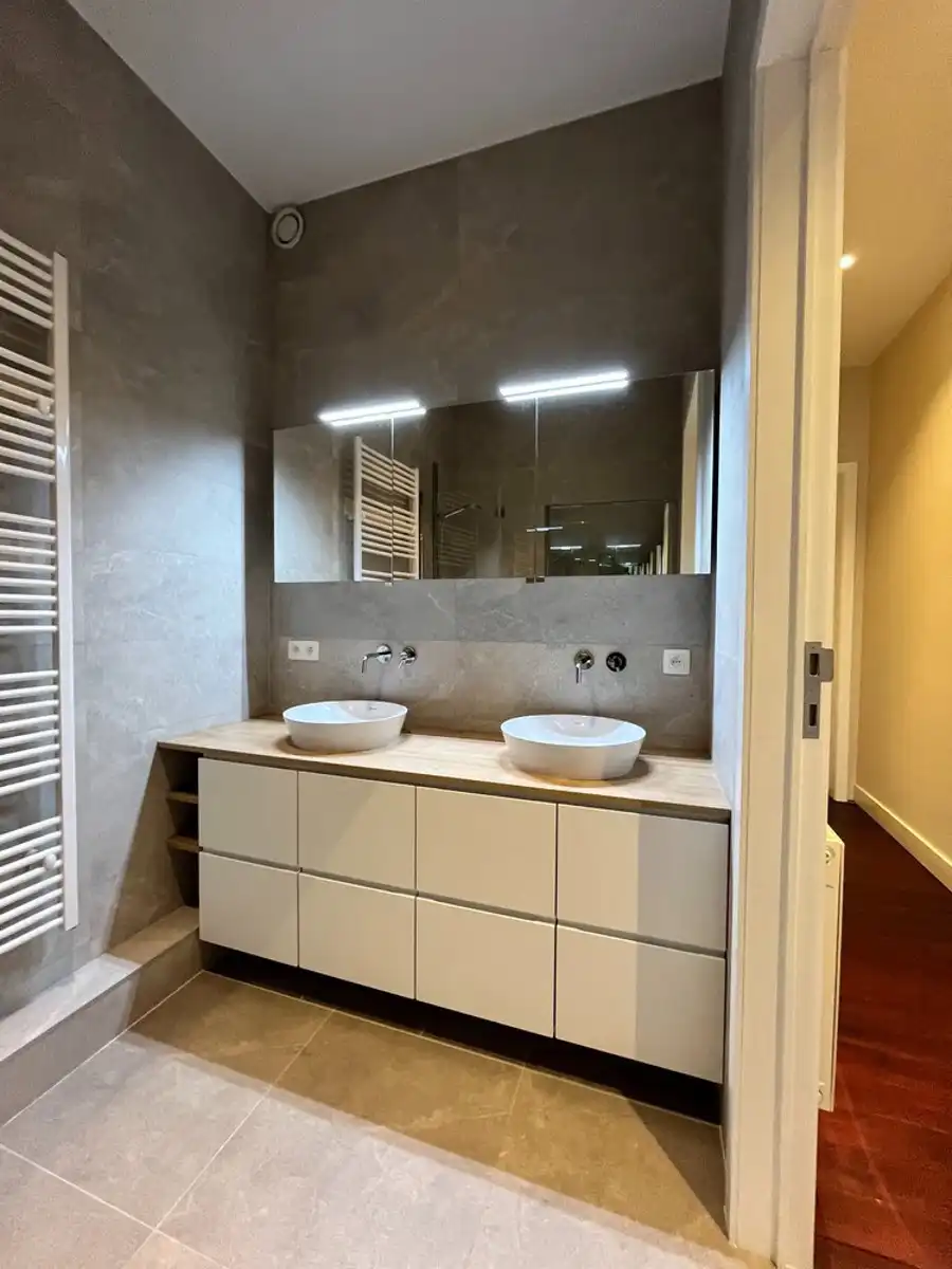 Gerenoveerd duplex appartement met tuin in centrum Leuven te huur foto 22