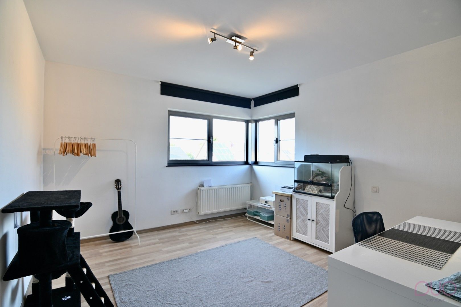 Knappe instapklare villawoning met vijf slaapkamers, verwarmd zwembad op 21a59ca foto 24