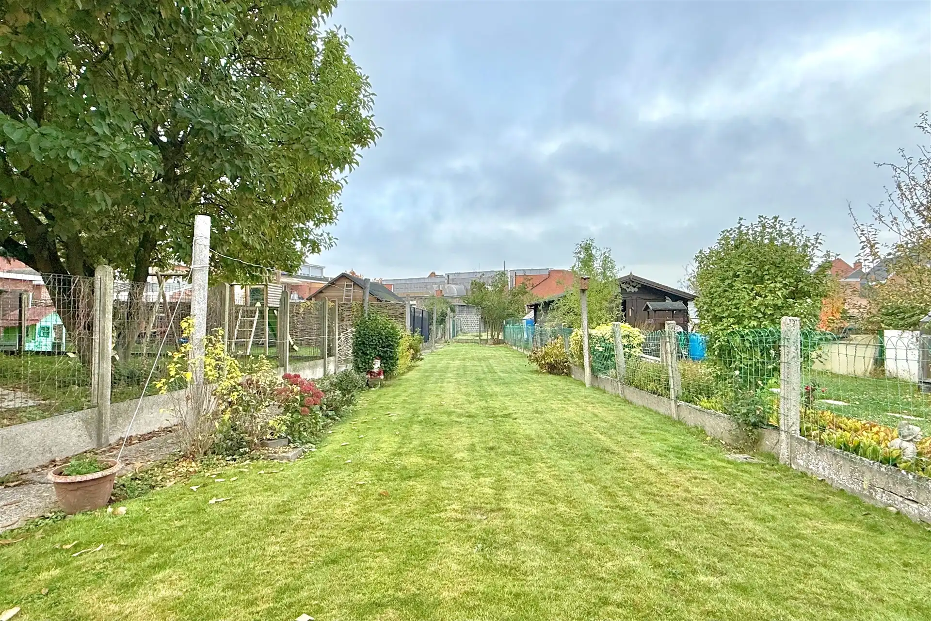 Op te frissen woning in het centrum foto 28