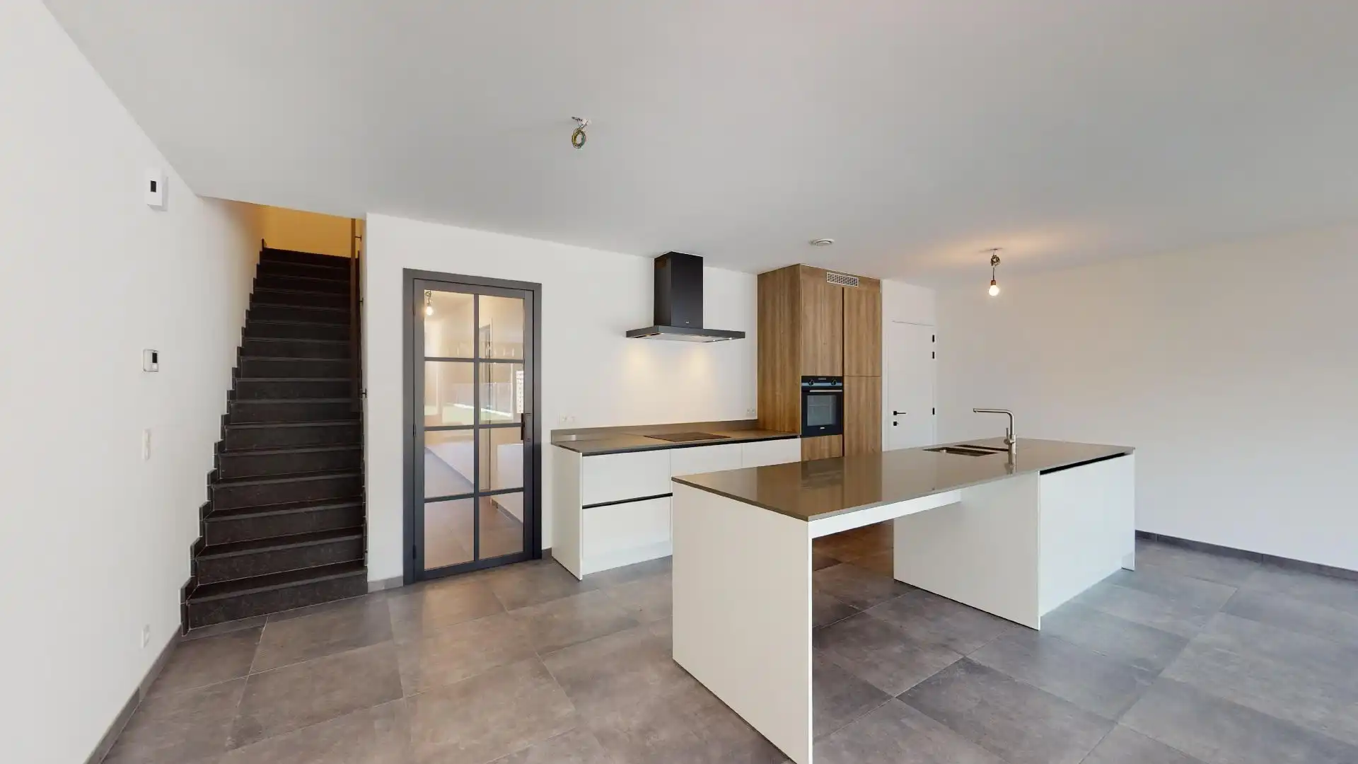 ZEER RUIME KWALITATIEVE WONING MET INPANDIGE GARAGE foto 7