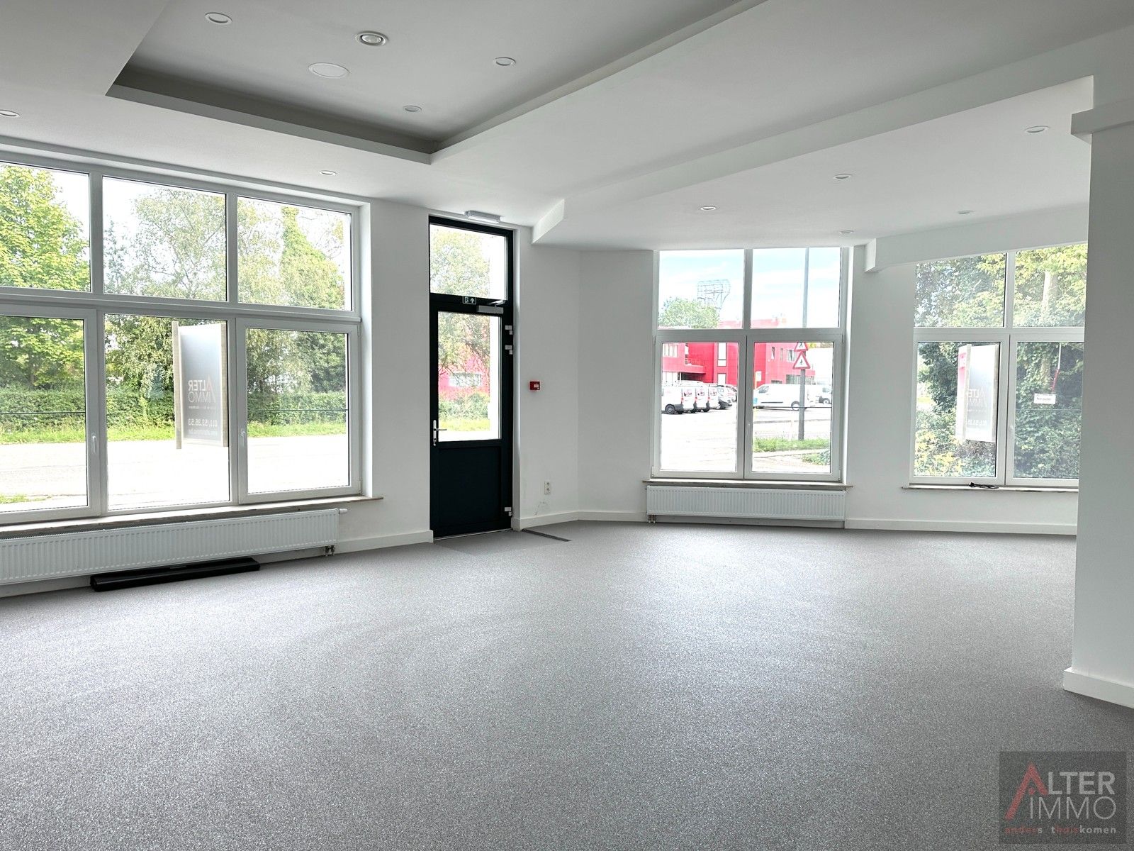 Goed afgewerkte en functionele handels/kantoorruimte van 76 m². foto 3