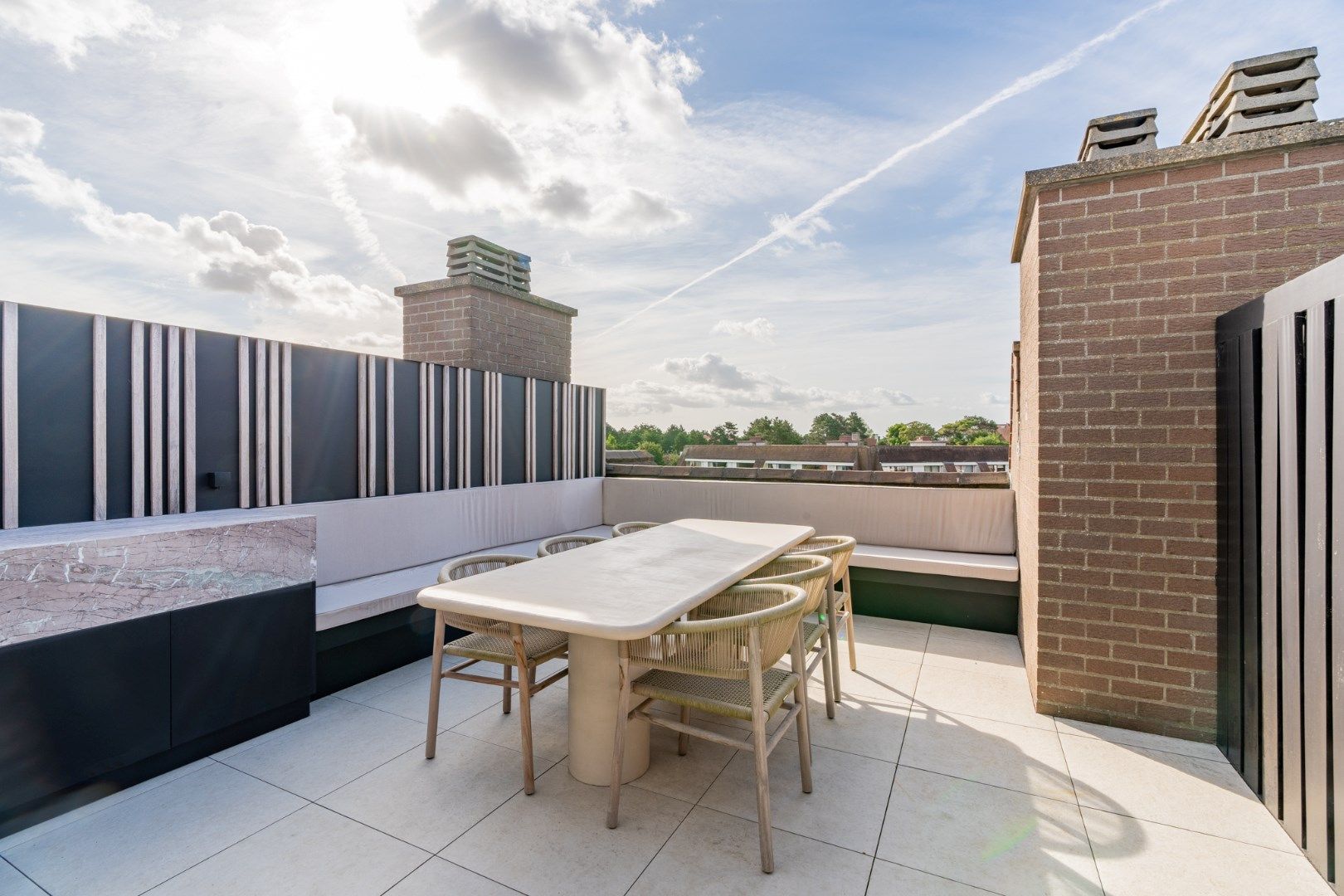Luxueus gerenoveerde penthouse met groot zonneterras op wandelafstand van het Albertplein foto {{pictureIndex}}