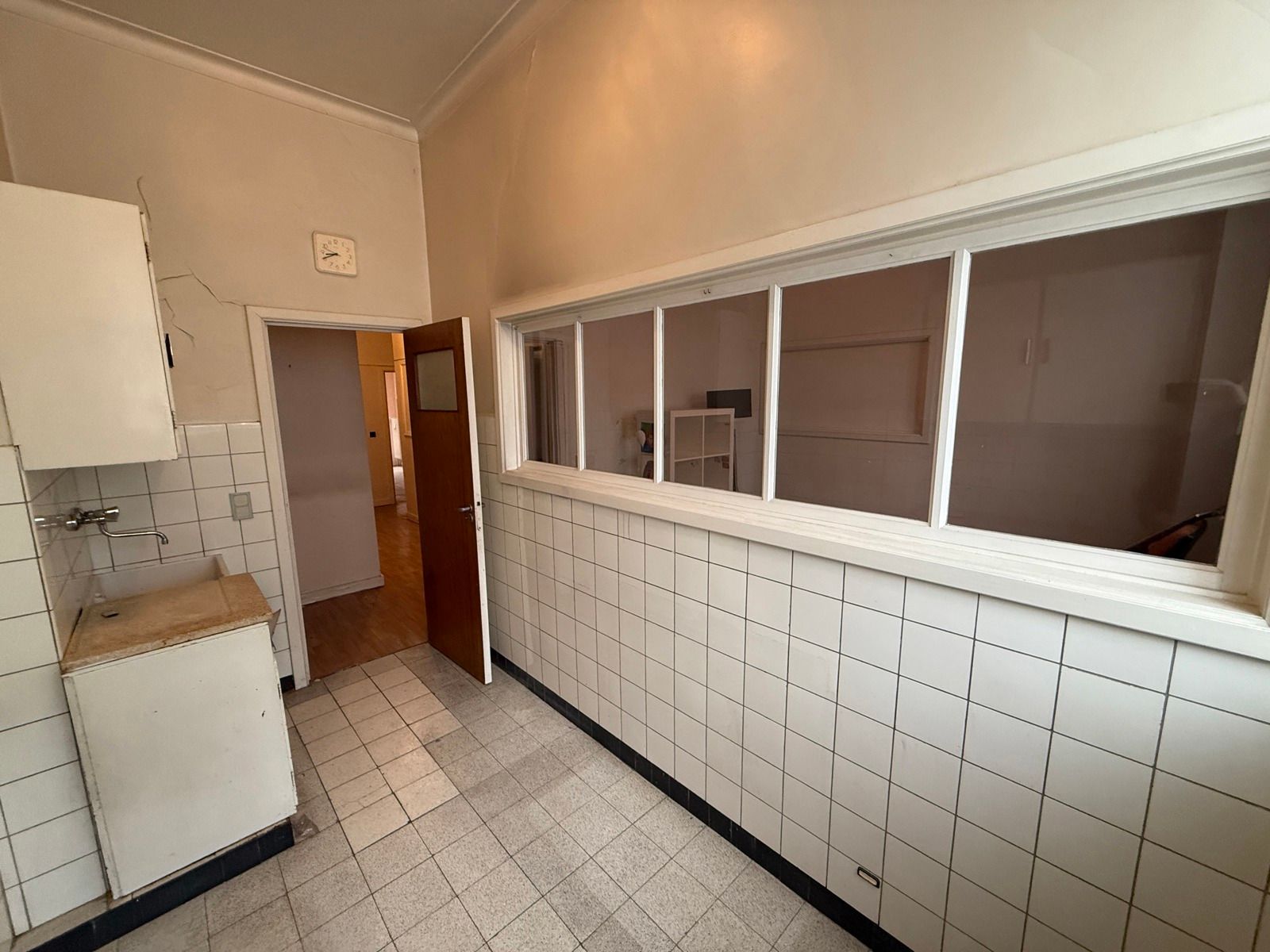 Te renoveren gelijkvloers appartement met 2 slaapkamers foto 3