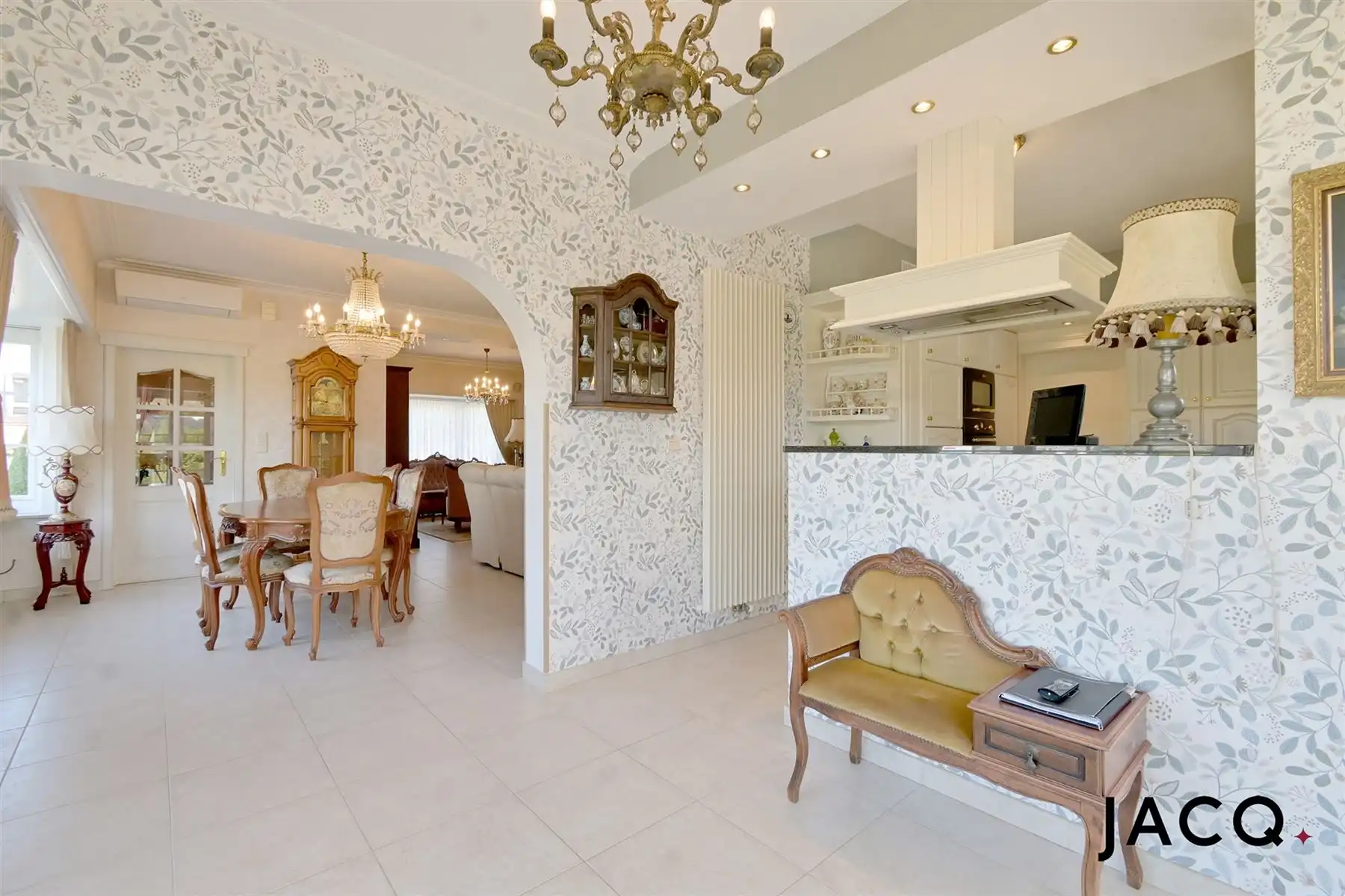 Ruime villa met 4slpk's op een prachtig perceel van 1203m²! foto 2