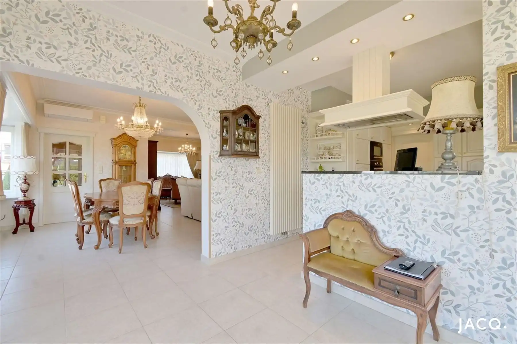 Ruime villa met 4slpk's op een prachtig perceel van 1203m²! foto 2
