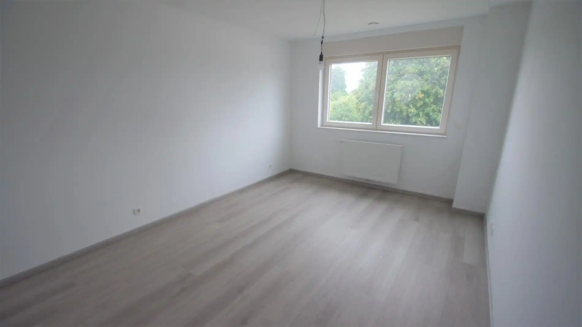 Zeer recente woning met 3 ruime slpks, tuin en terras foto 11