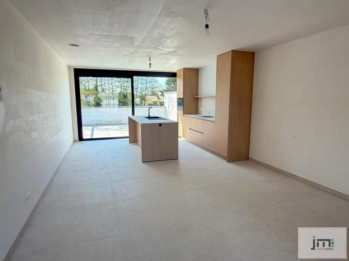 Prachtig appartement met 3 slaapkamers, carport en tuinberging foto 3