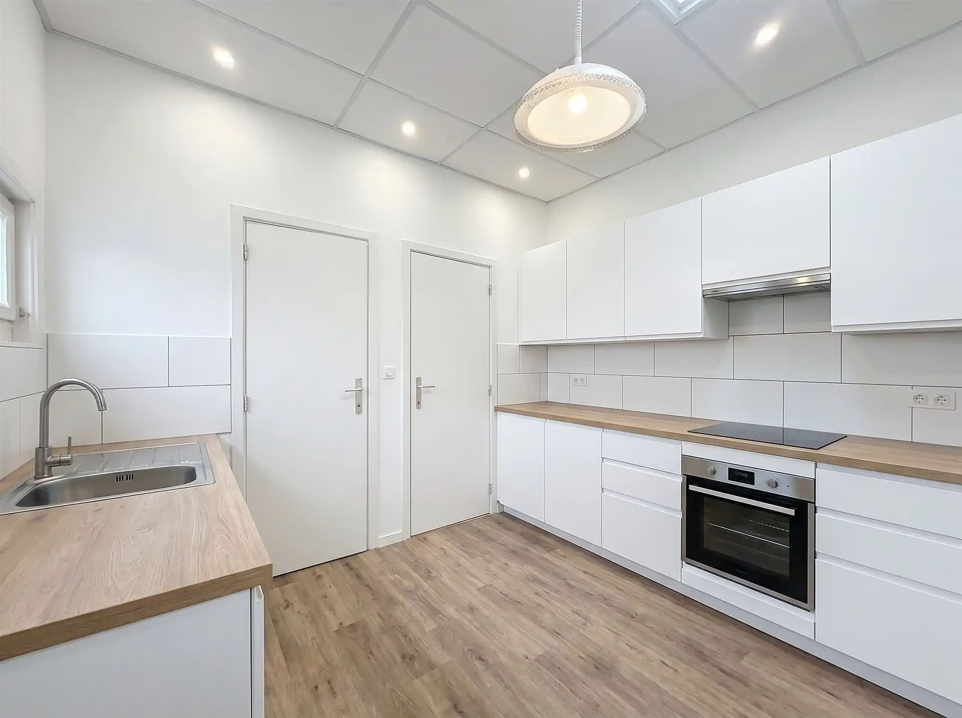 Ruime woning met veel potentieel, garage en tuin in het centrum van Beveren! foto 9
