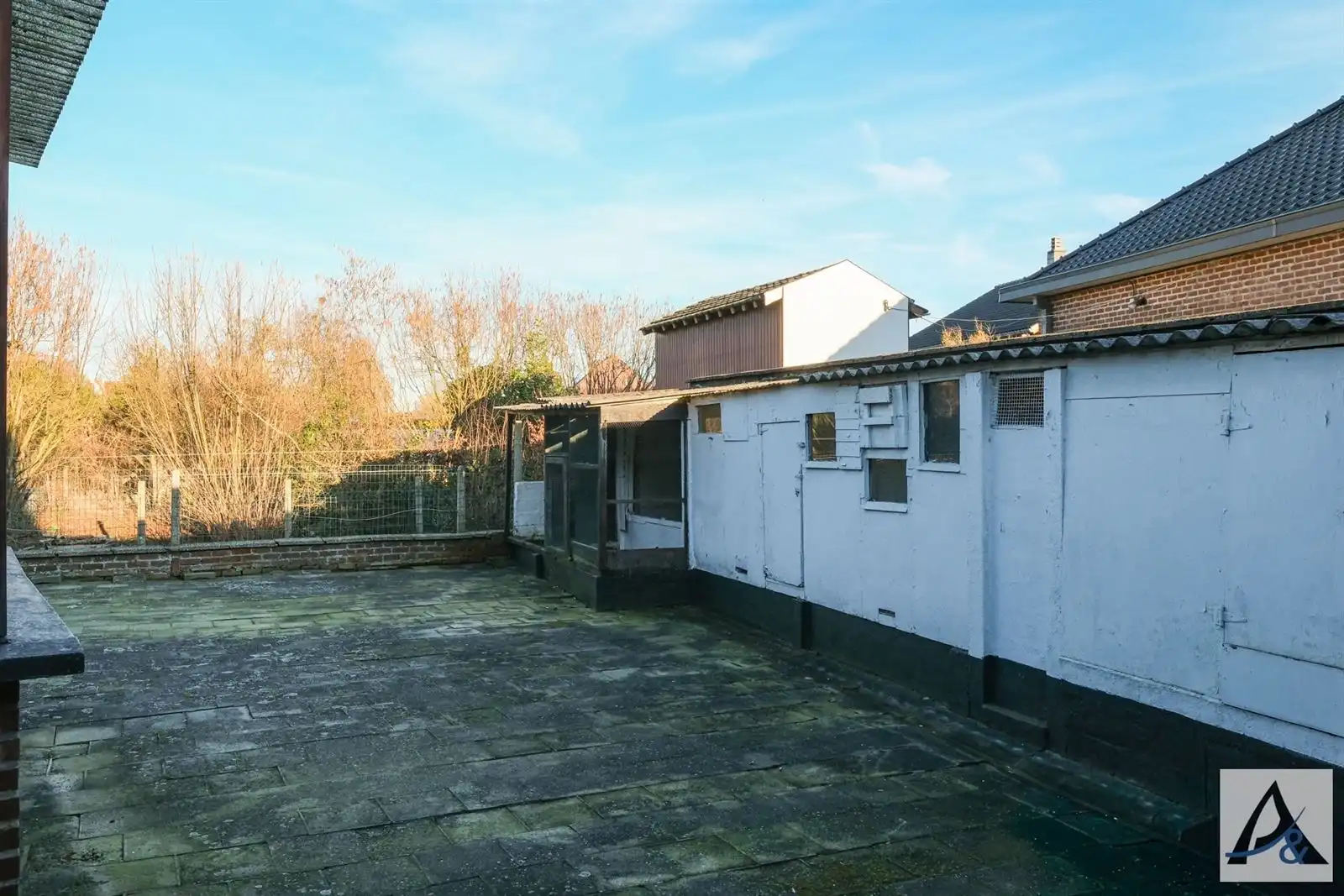 Te renoveren woning met potentieel in rustige buurt foto 31