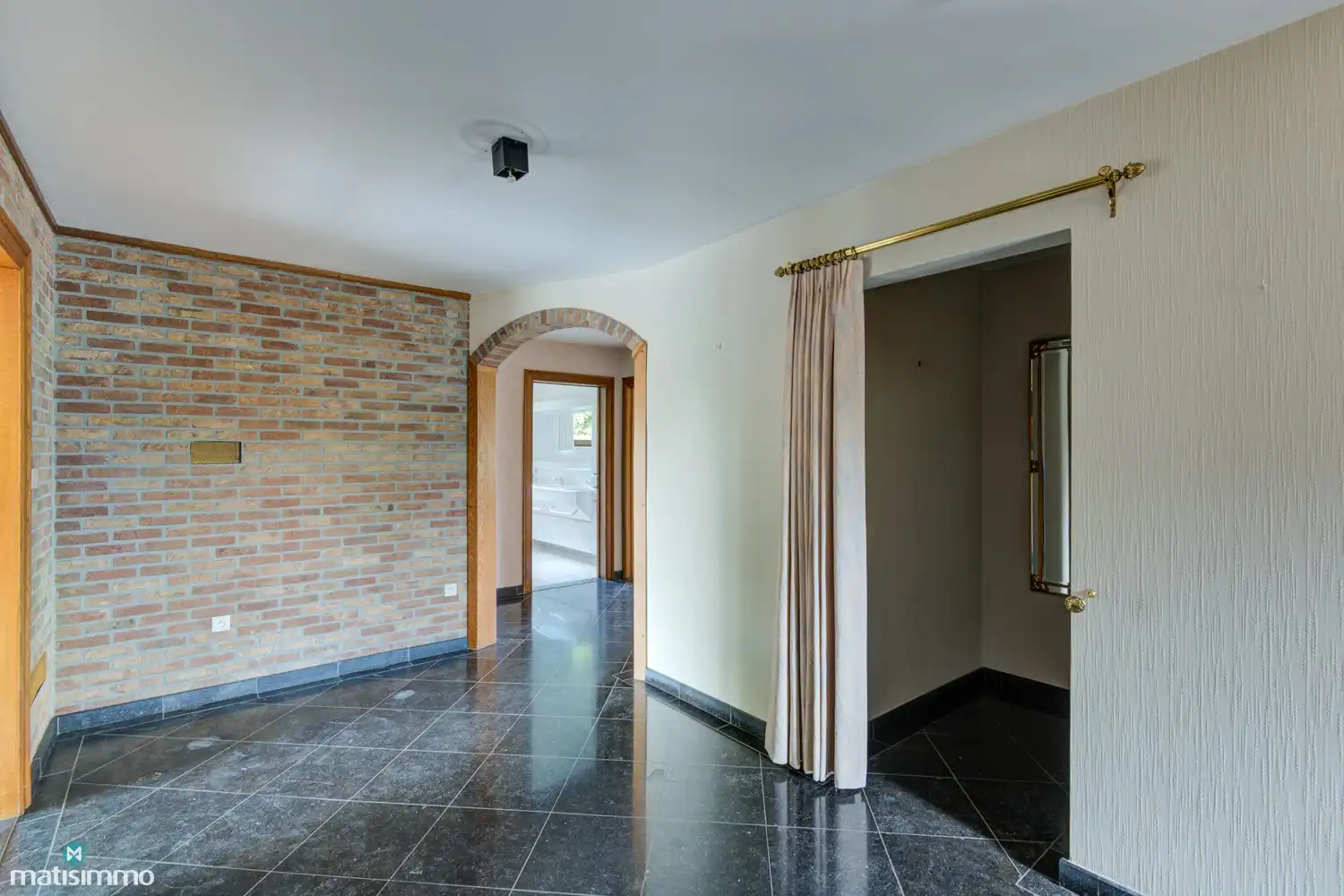 ZEER RUIME GEZINSWONING MET 4 SLAAPKAMERS, GARAGE EN TUIN TE BILZEN foto 4