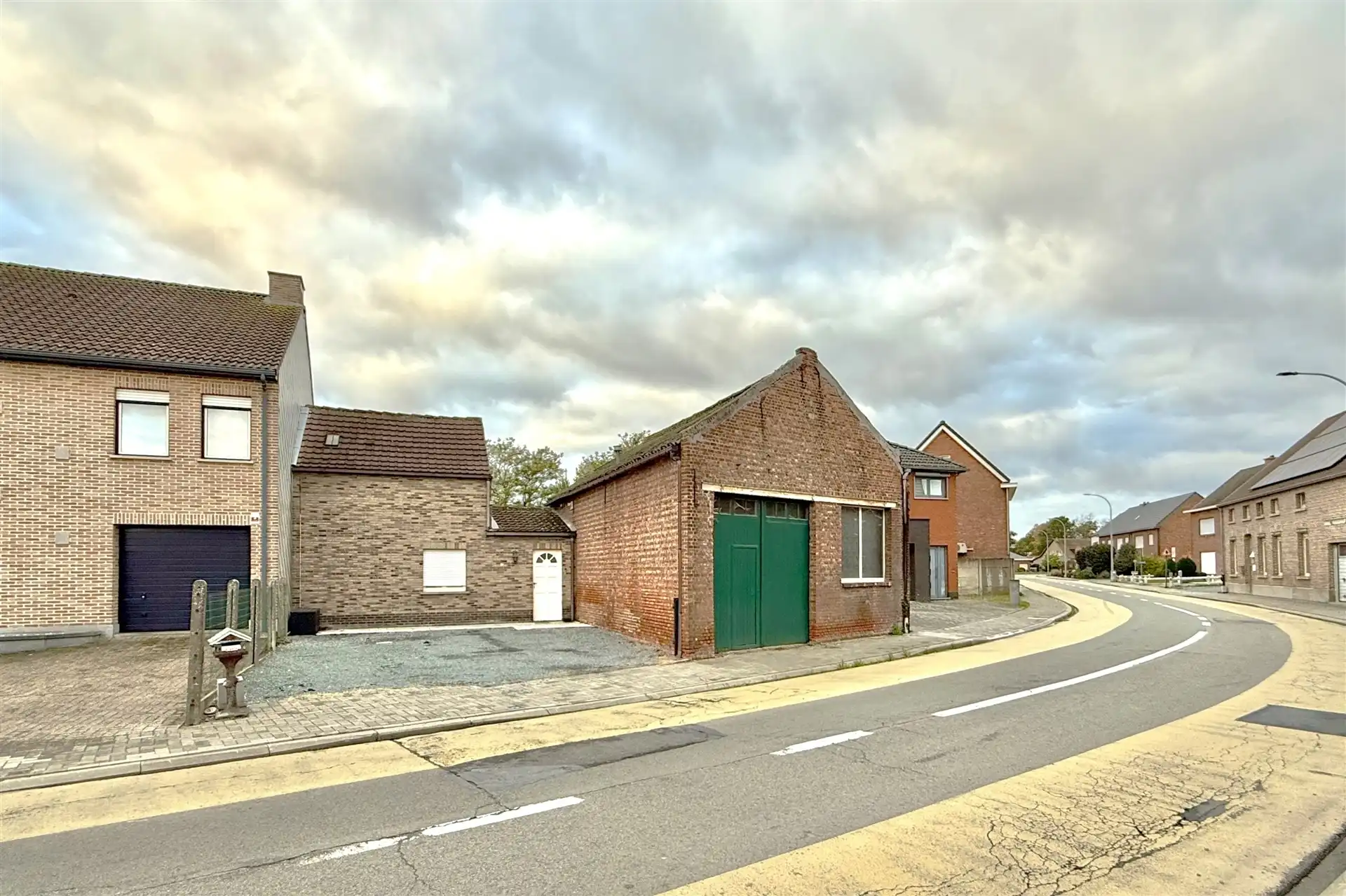 Grond HOB 730m² met te slopen gebouwen foto 17