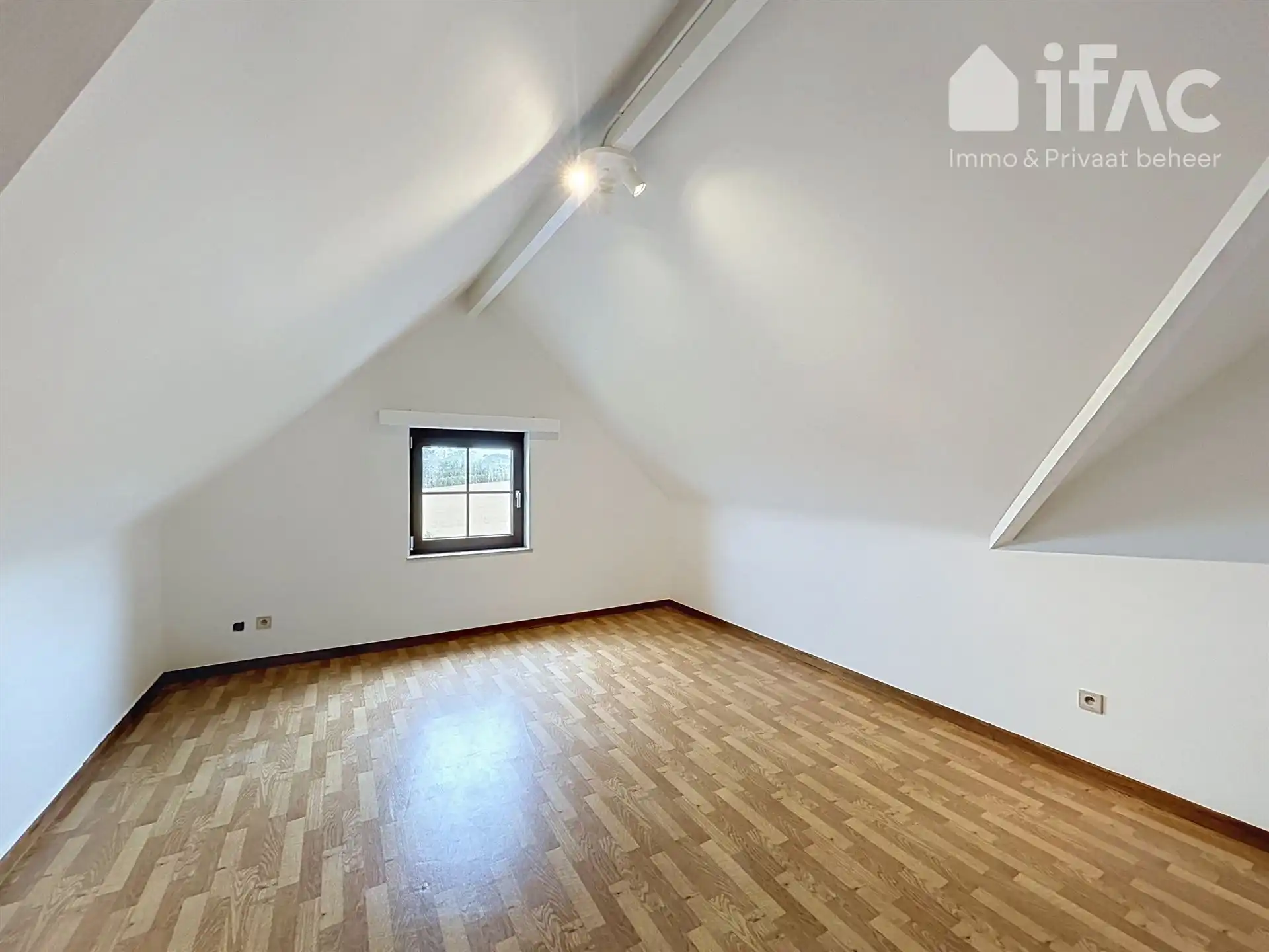 Ruime en gerenoveerde 5-Slaapkamer Villa met Tuin  foto 18